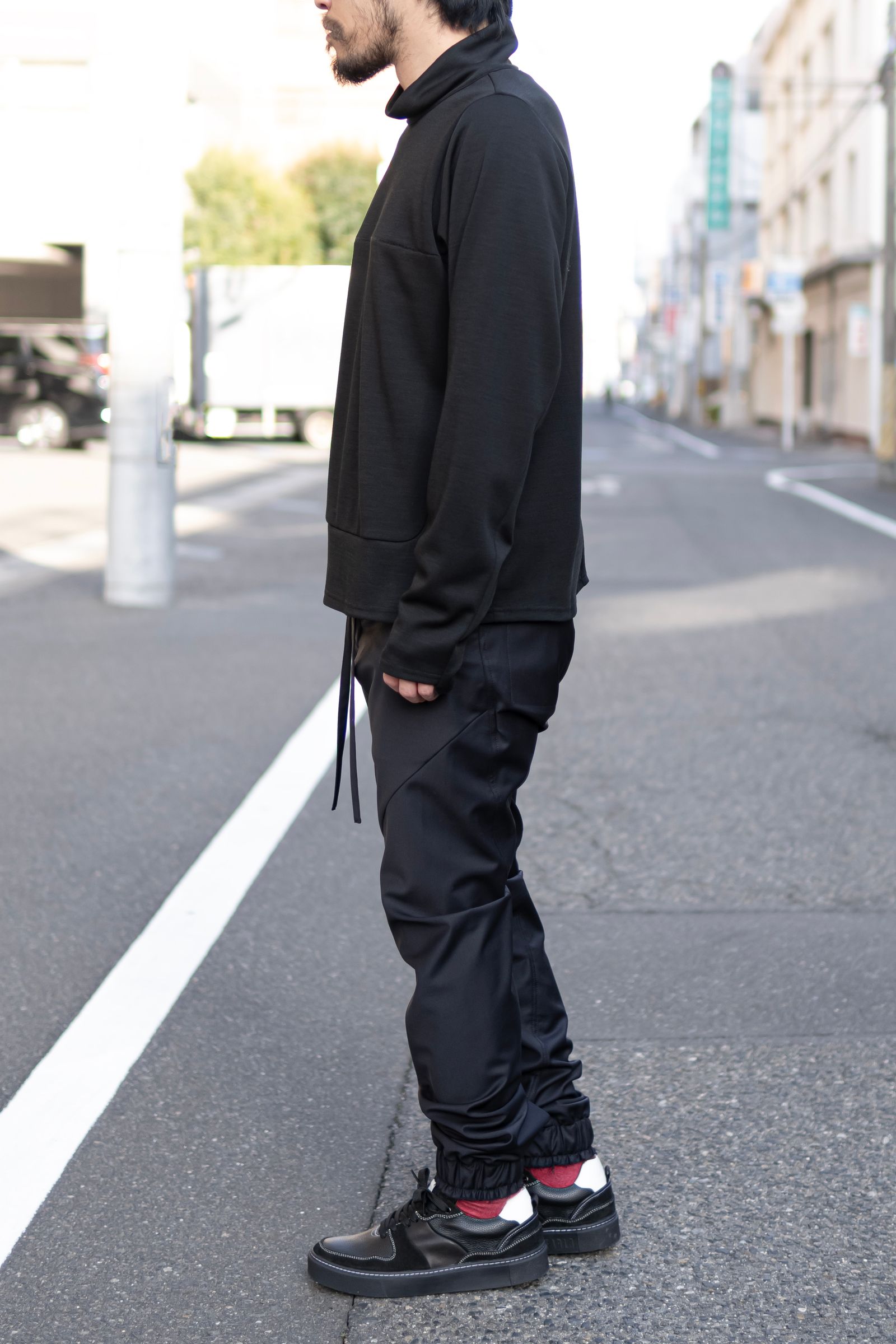 Bonding act / Black