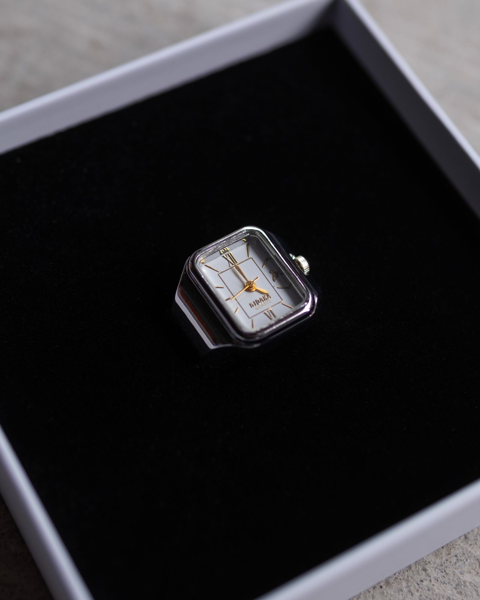 Legacy Ring Watch / Silver/White