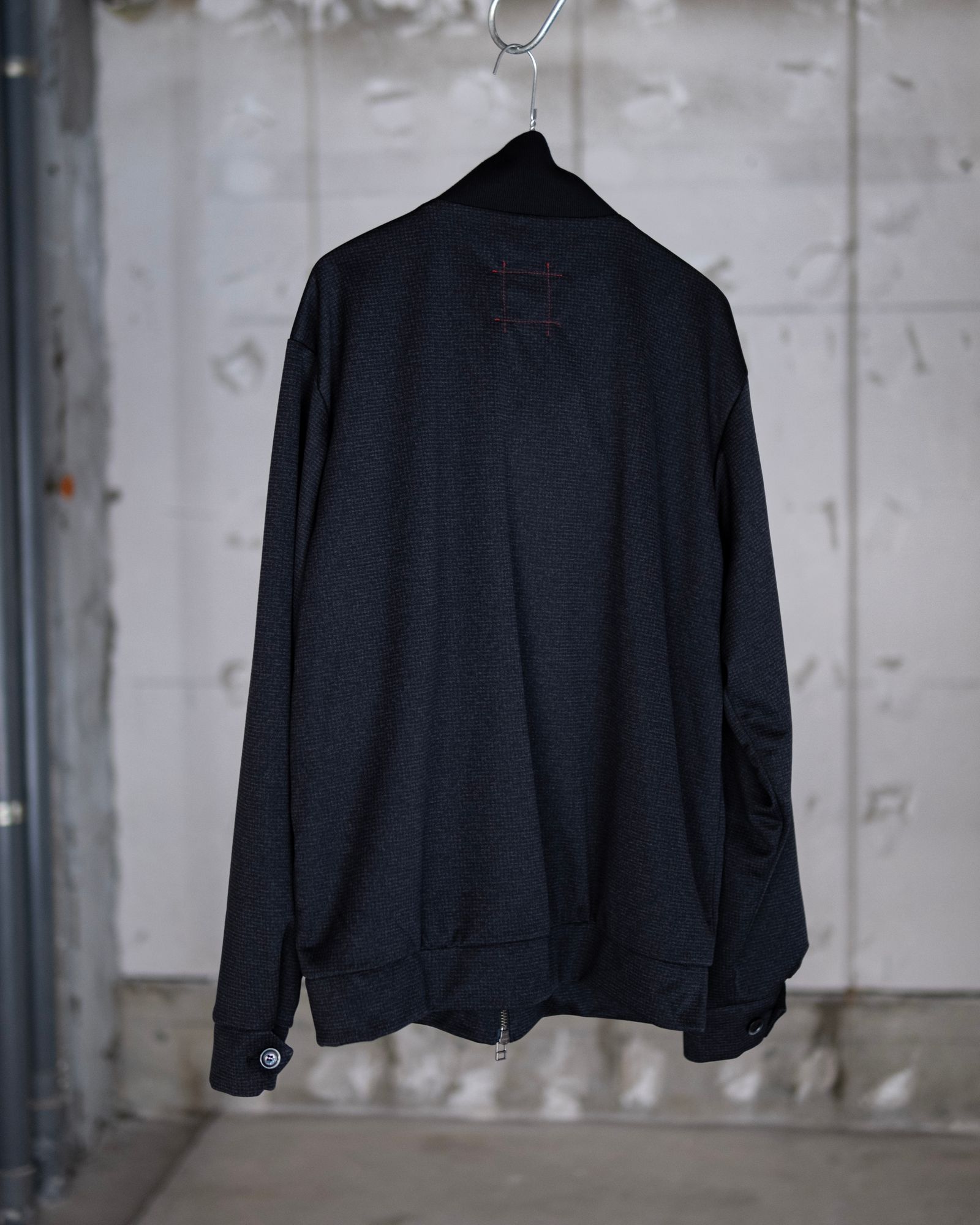 Tape embroidery track JKT / gry
