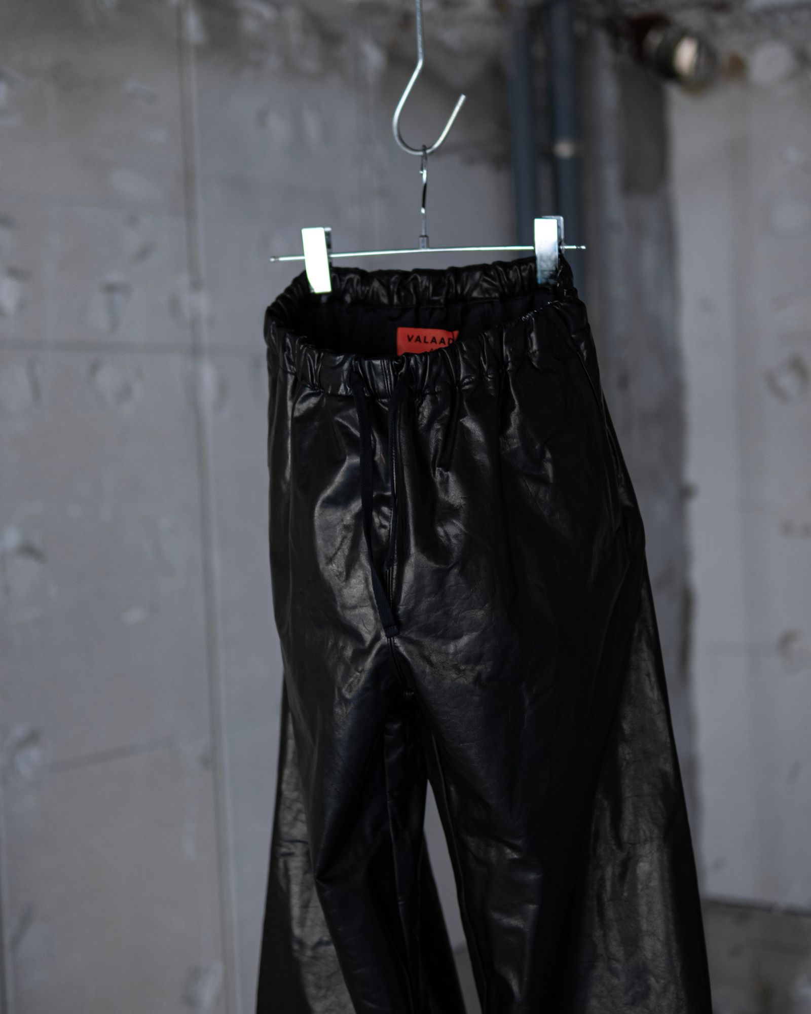 "COM" OILED LEATHER / BLACK