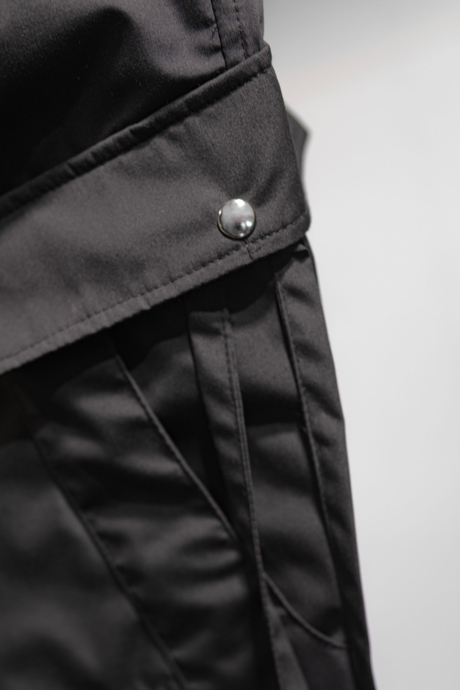 tech cargo pants / black