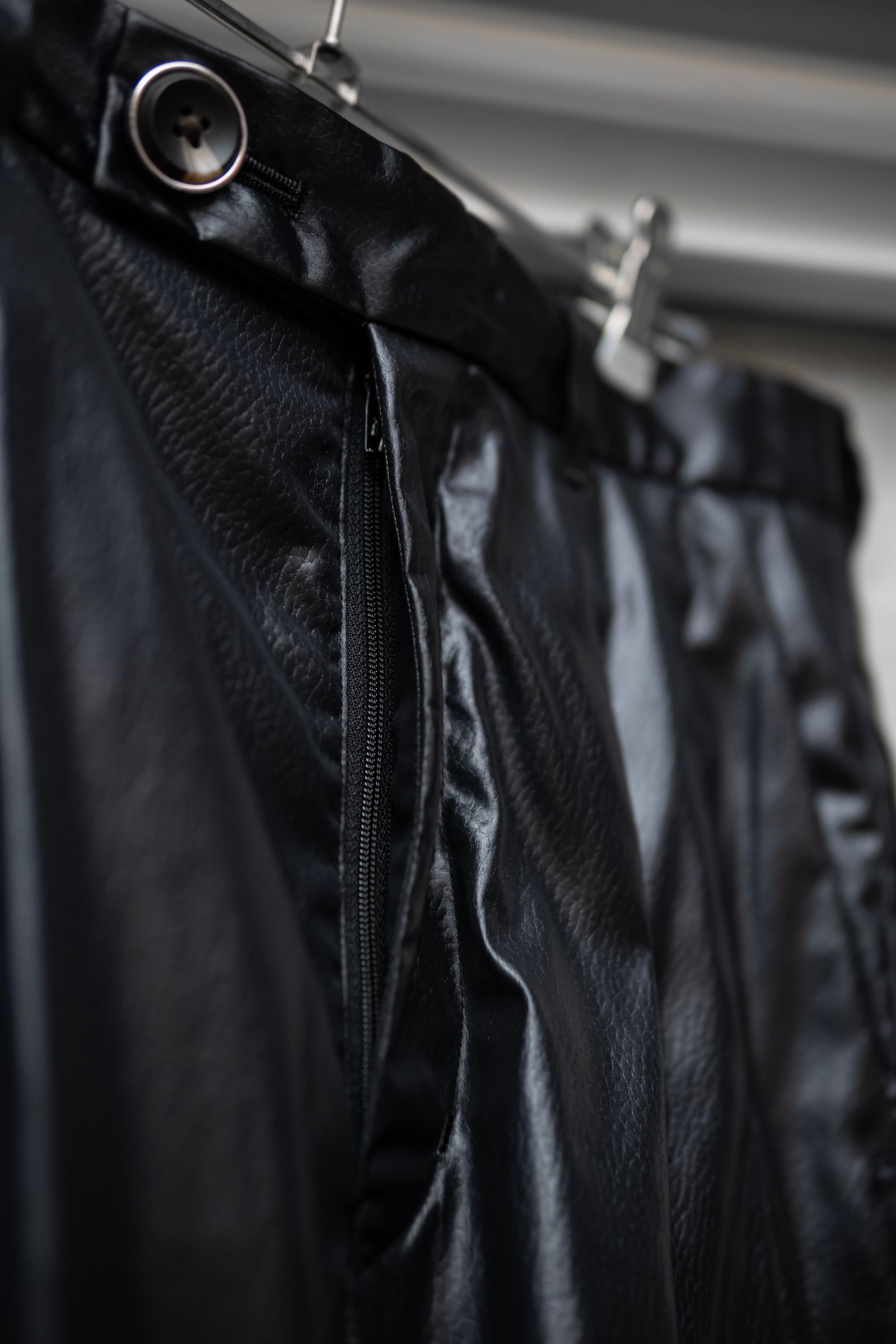 "FAKE-FAKE LEATHER" Baggy trousers / BLACK
