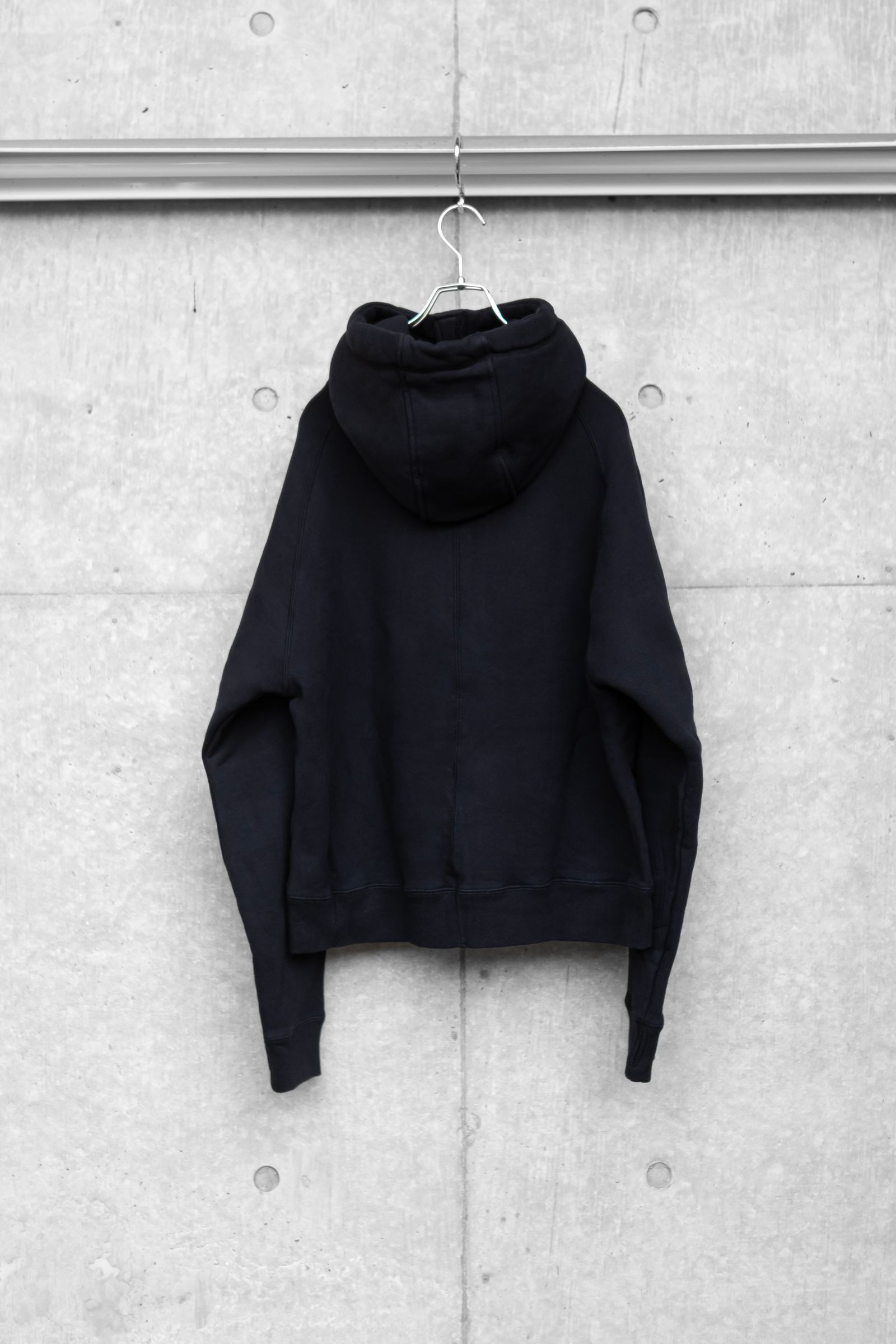 CROPPED BRUSHED HOODIE / BLACK