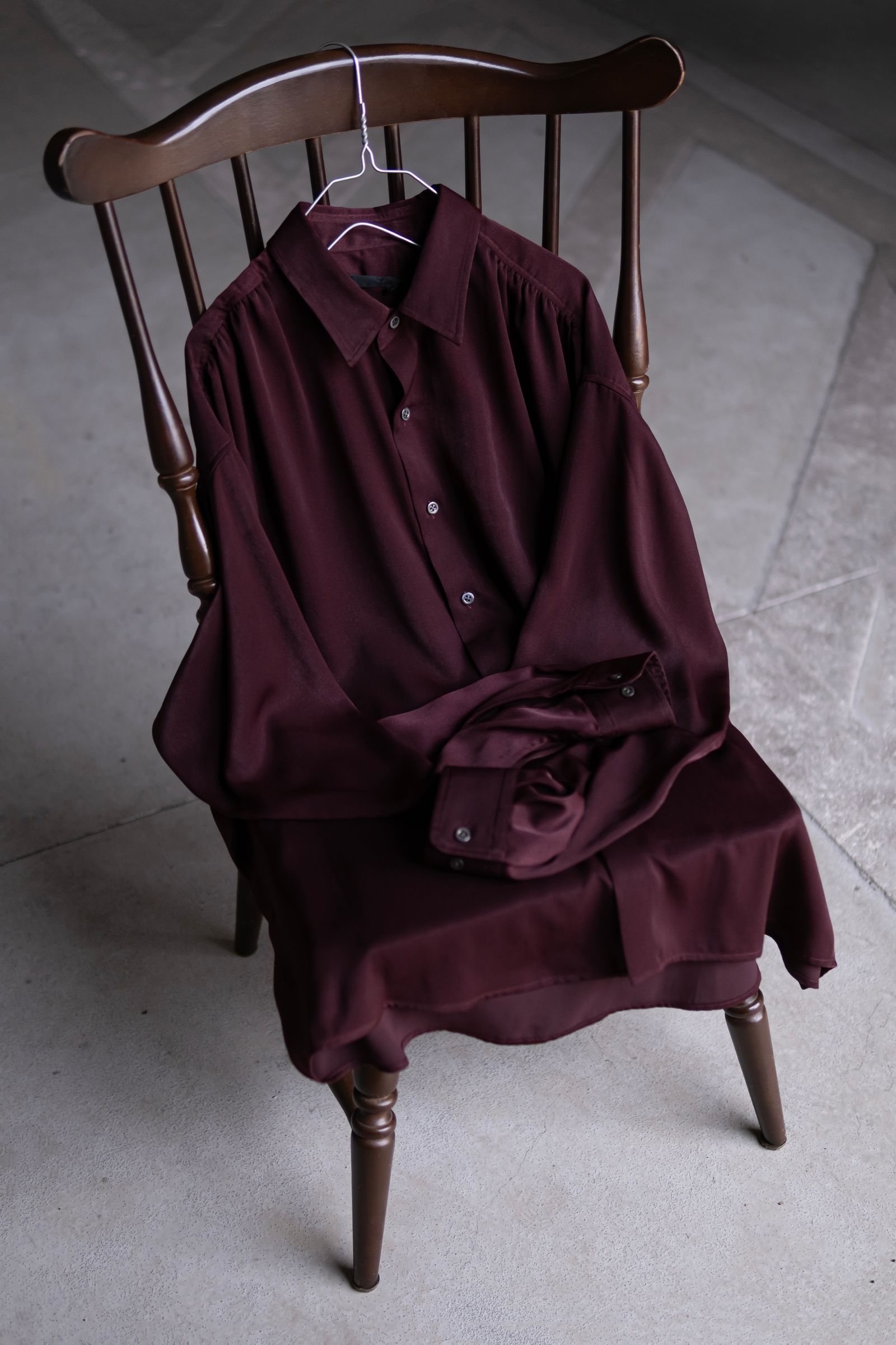 HUSH GATHER L/S SHIRT / BORDEAUX