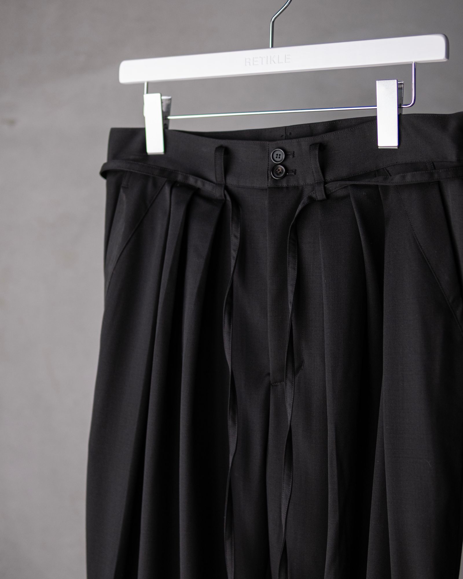 3-Tuck Wide Slacks / Black