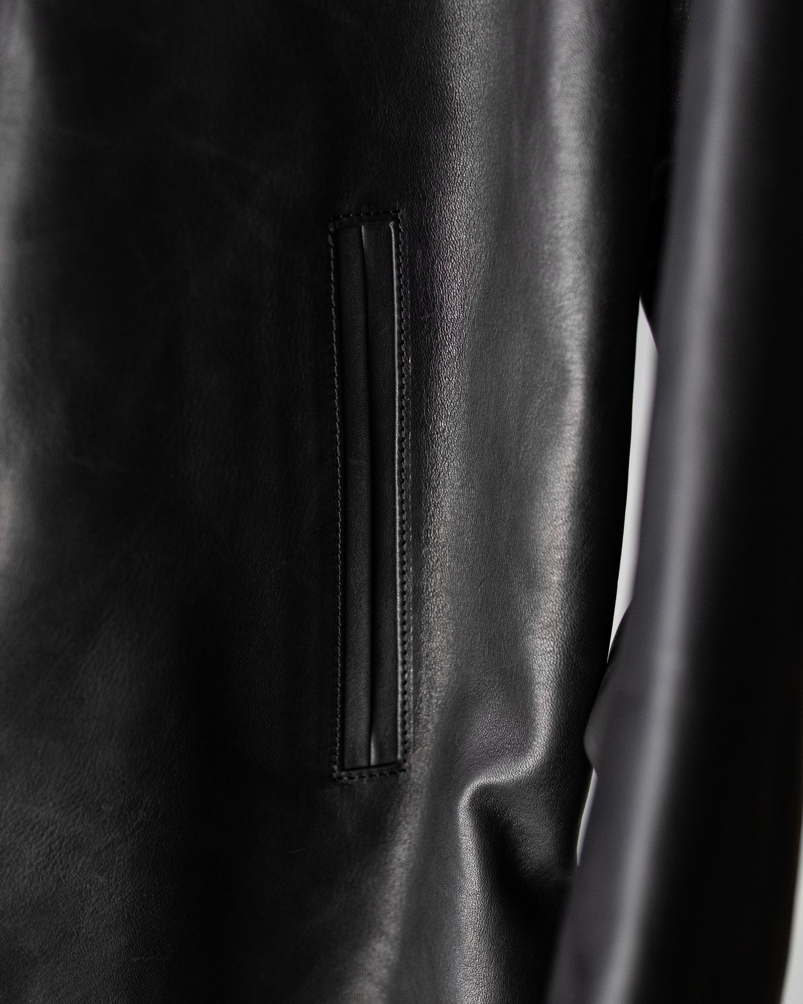 Leather Wide Elbow Coat / Black