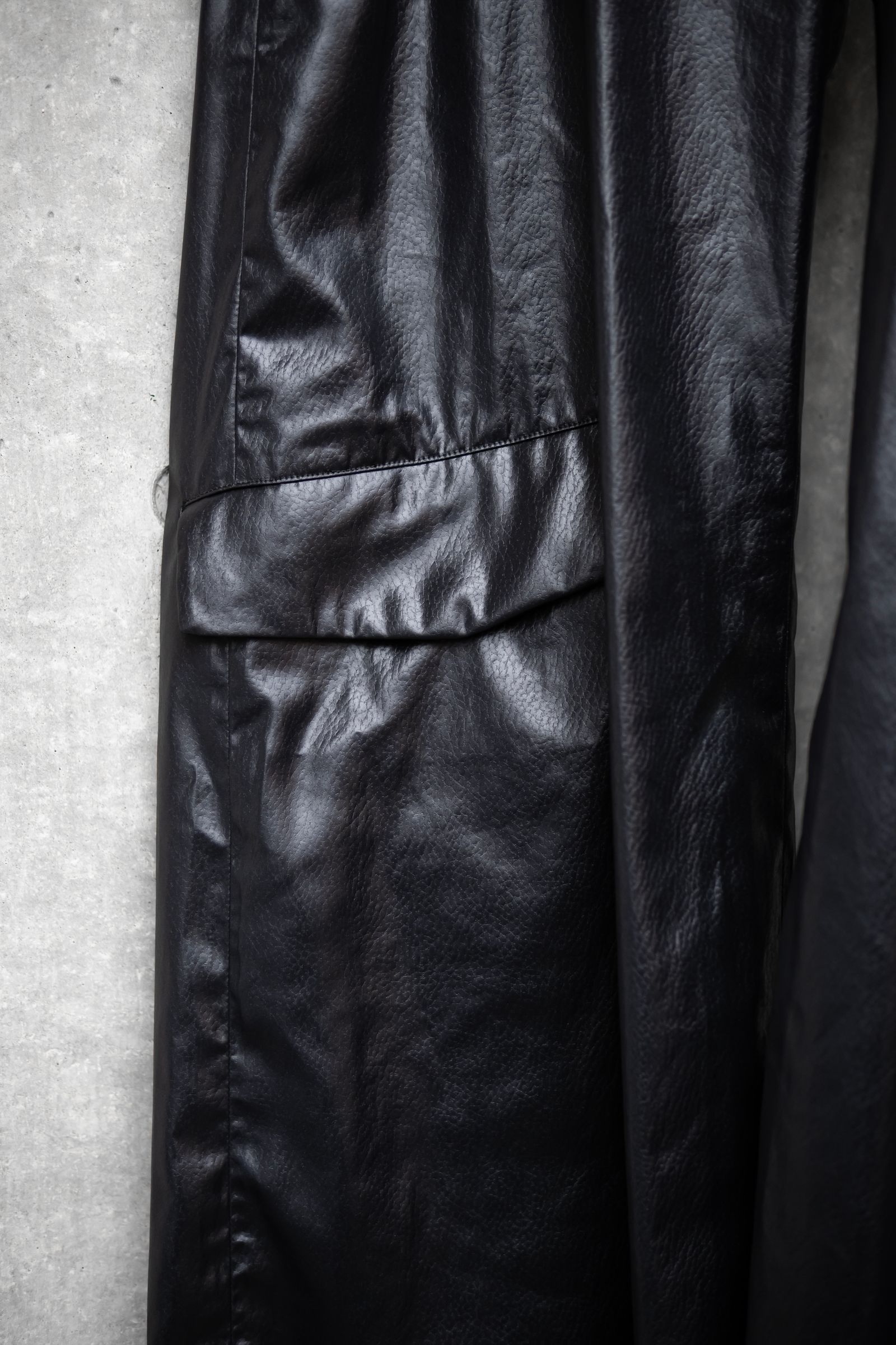 "FAKE-FAKE LEATHER" Baggy trousers / BLACK
