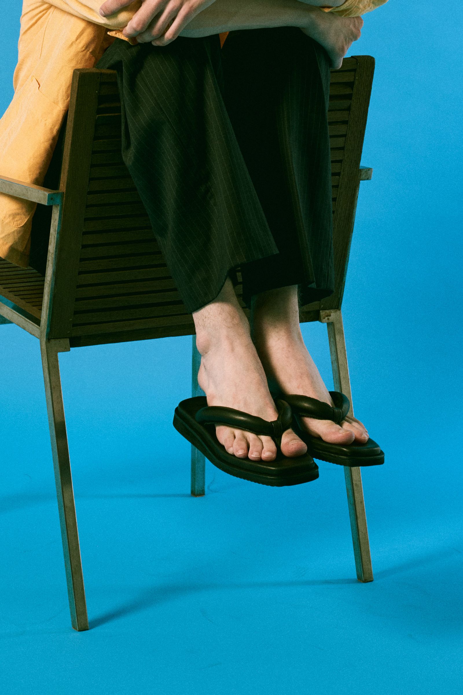 Mixed tong sandals / Black
