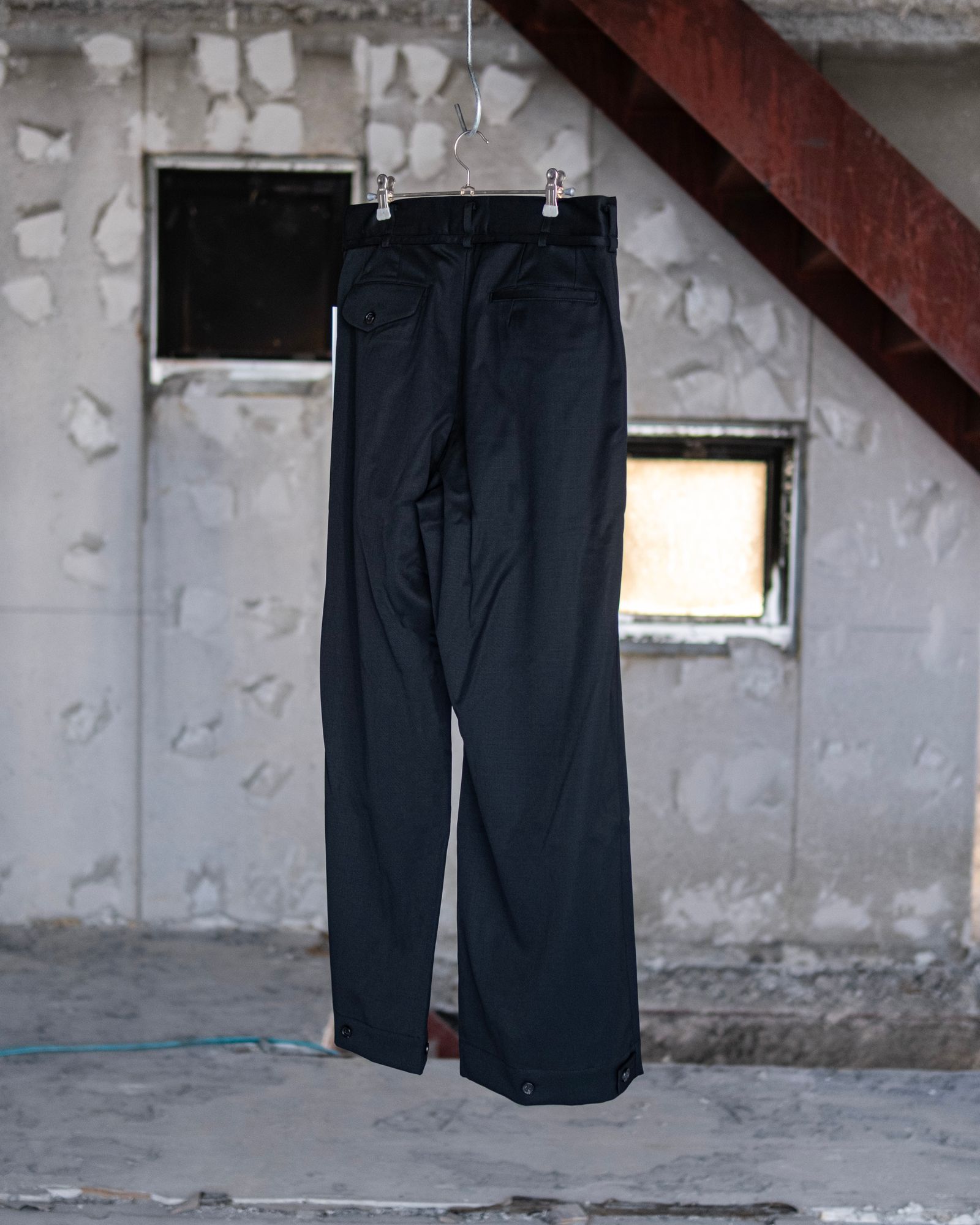 3-Tuck Wide Slacks / Black