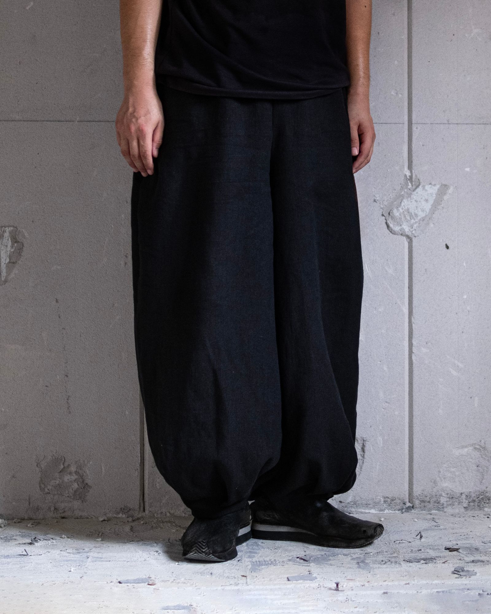 Linen Tucked Hem Wide Easy Pants / Black