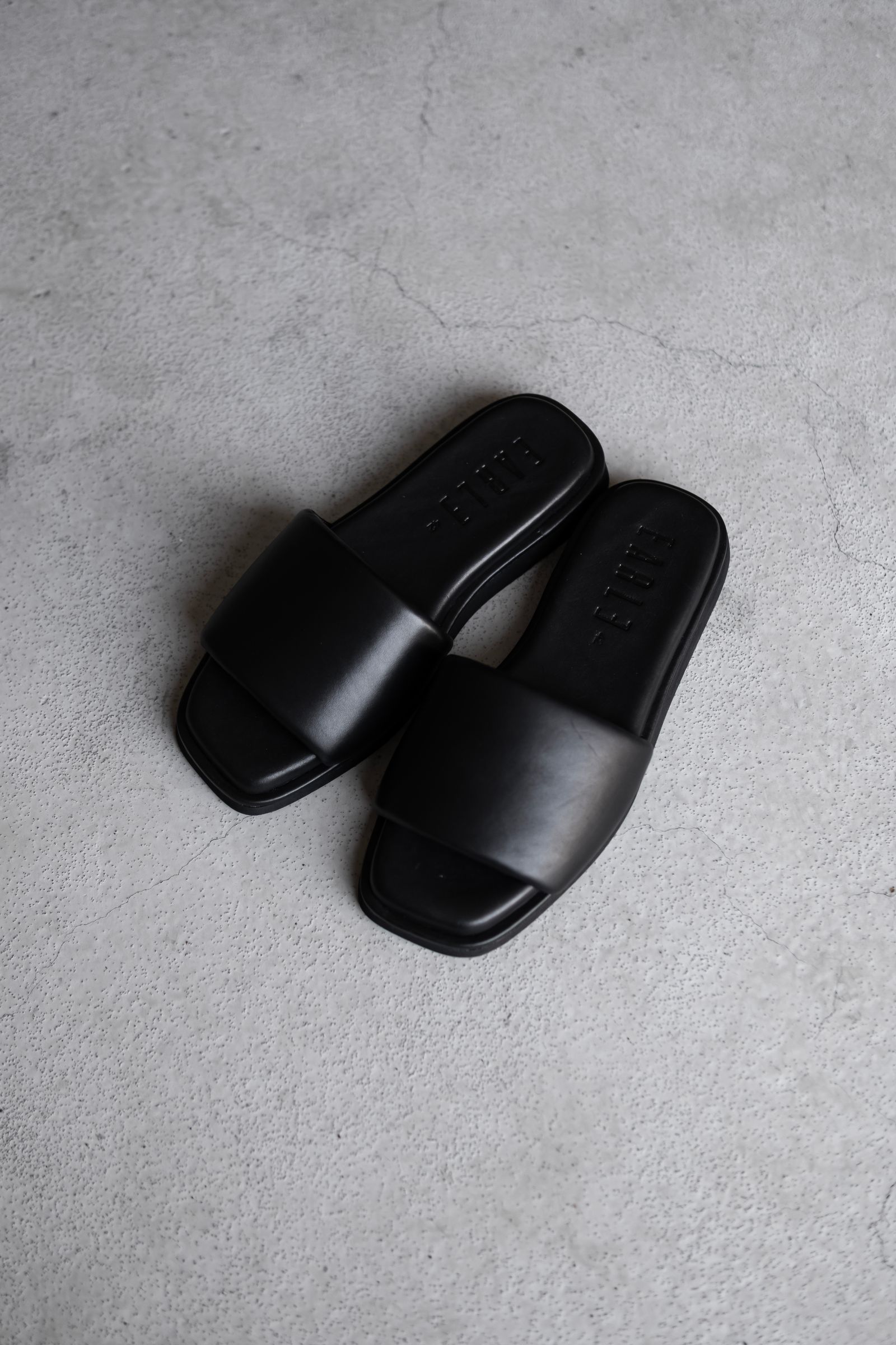 Minimal band sandals / Black