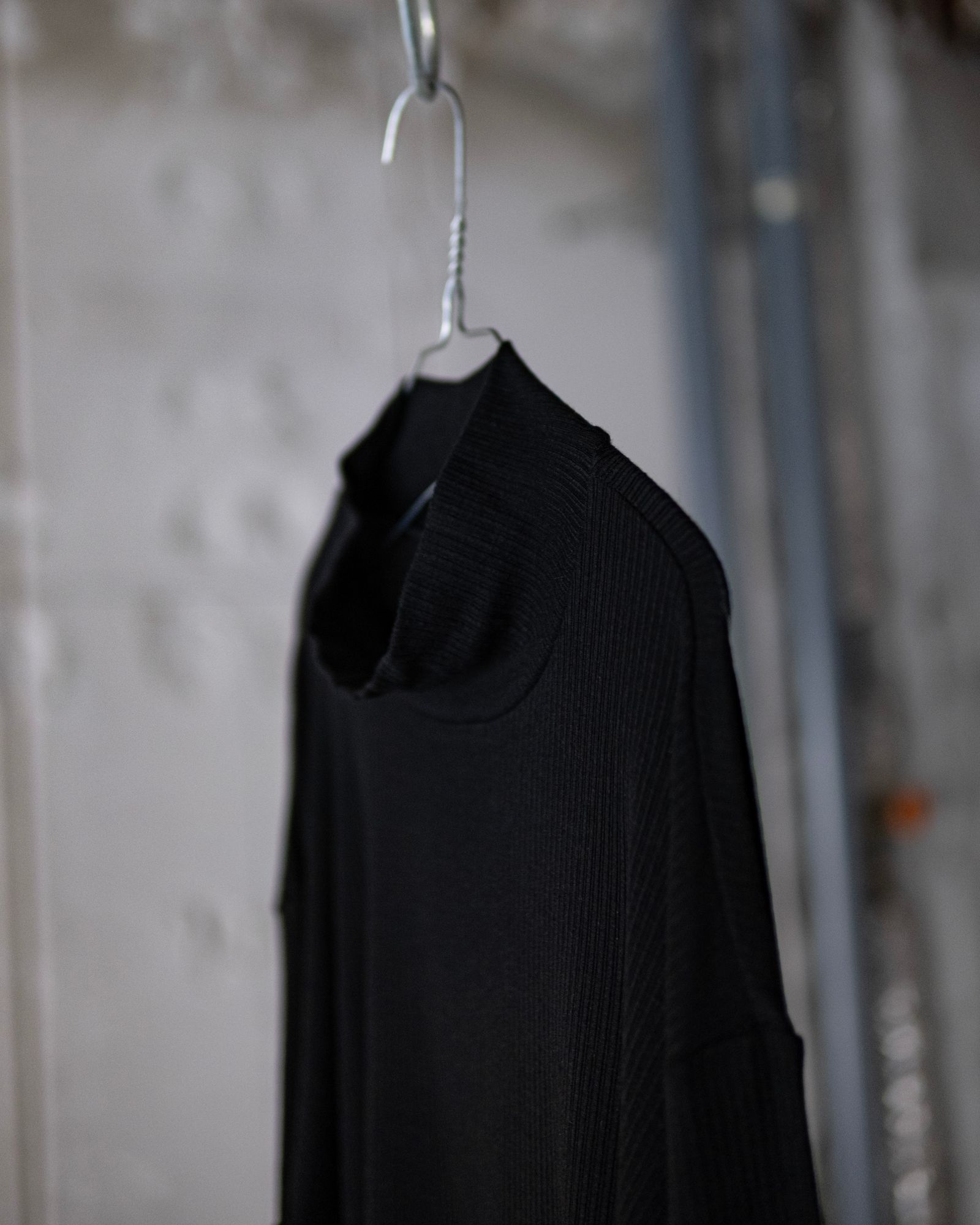 HIGH NECK LONG SLEEVE PULLOVER / BLACK