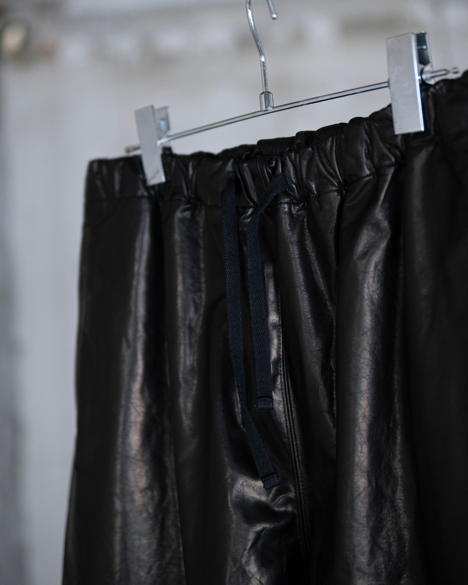 "COM" OILED LEATHER / BLACK