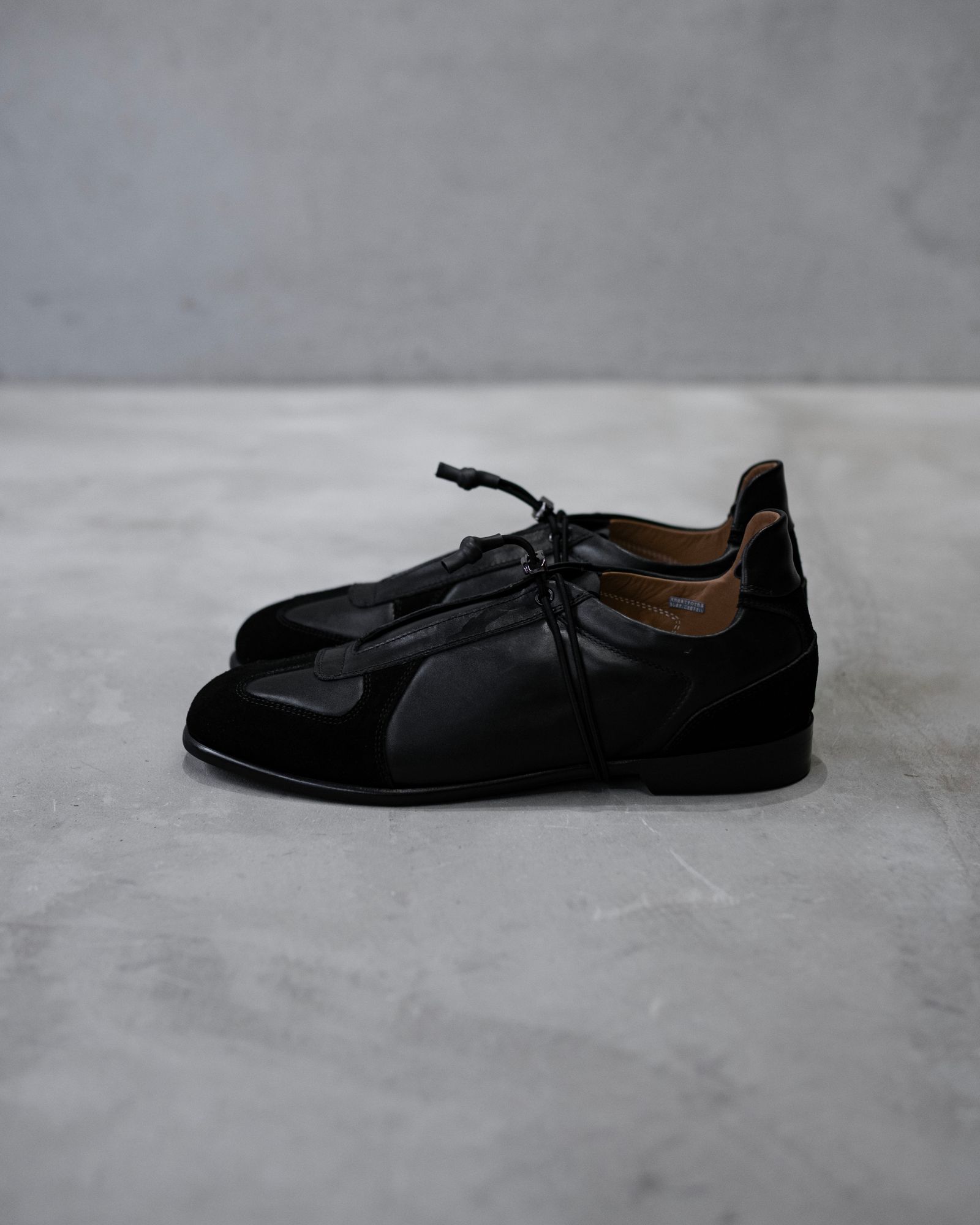 Shoe sneaker german / Black