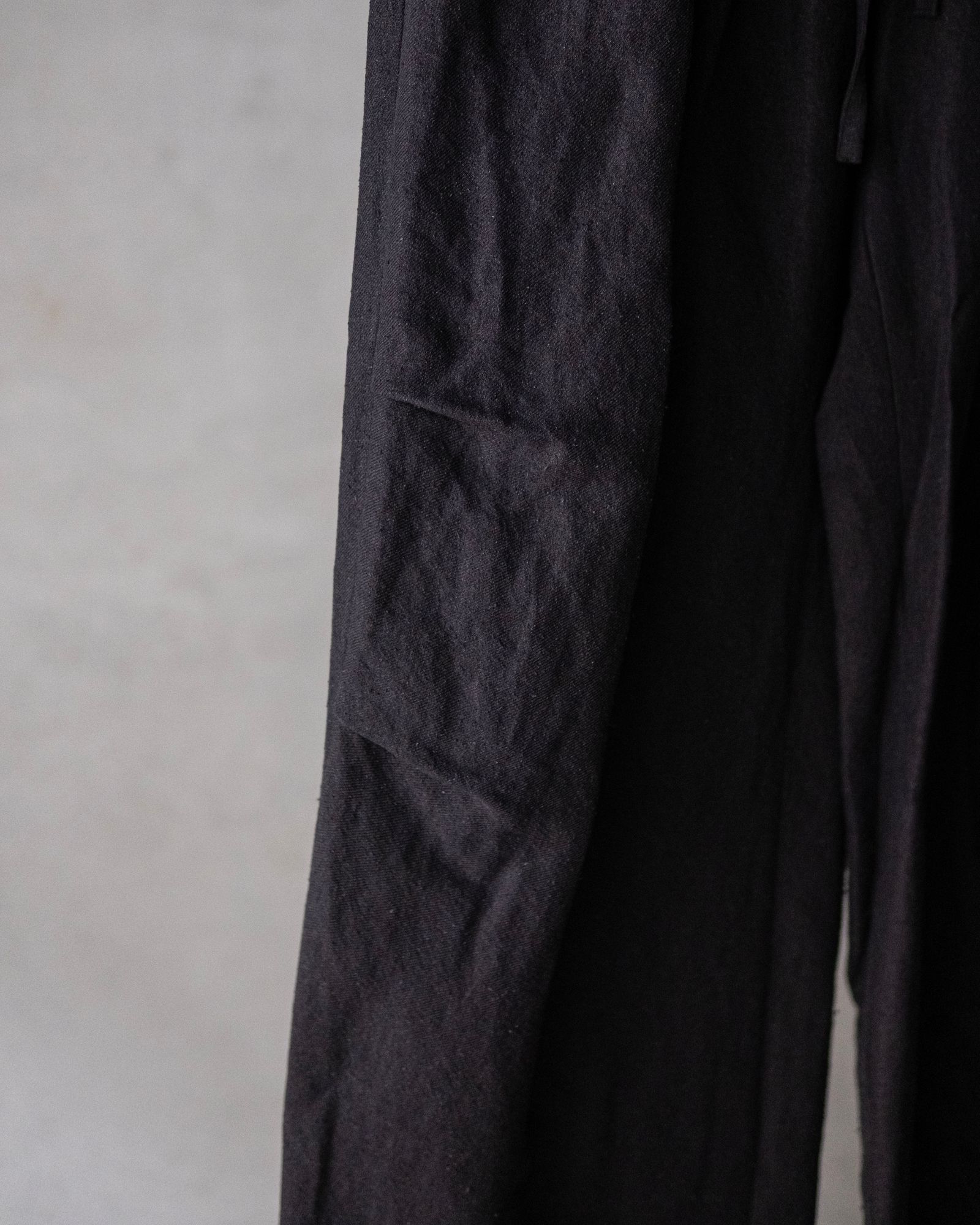 Linen Silk Wide Knee Tuck Pants / Black