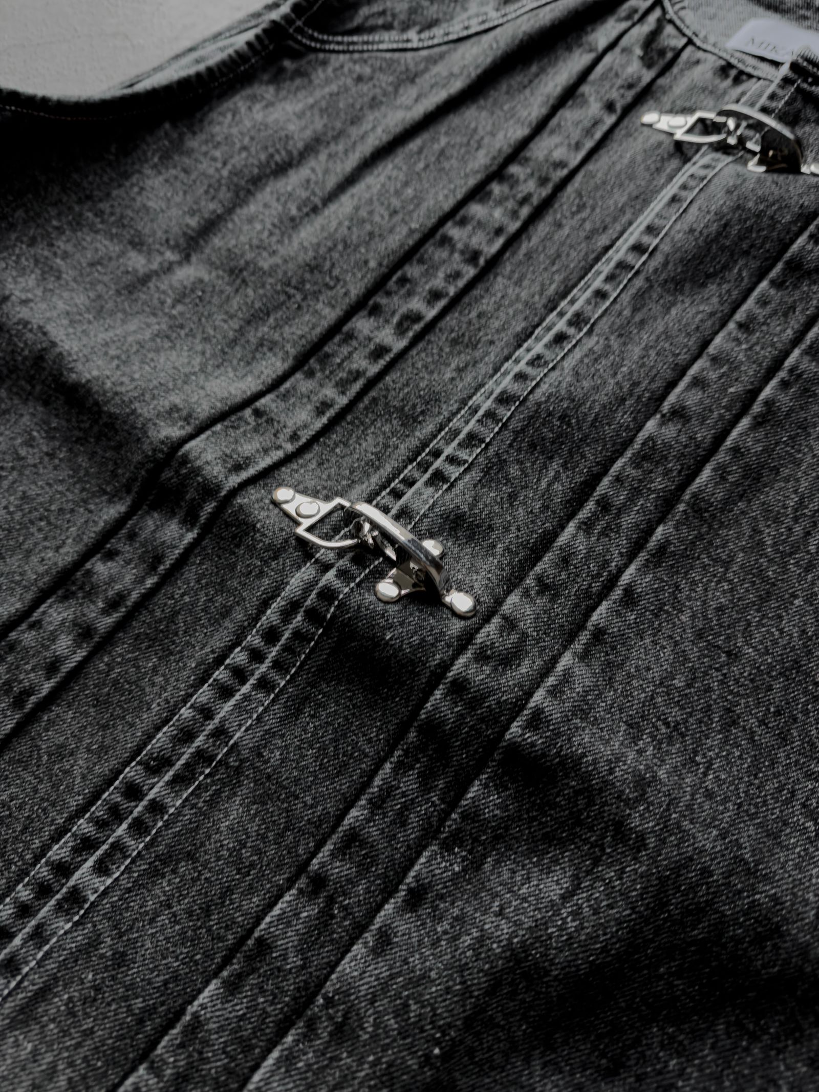 Silver Buckle Denim Vest / Black