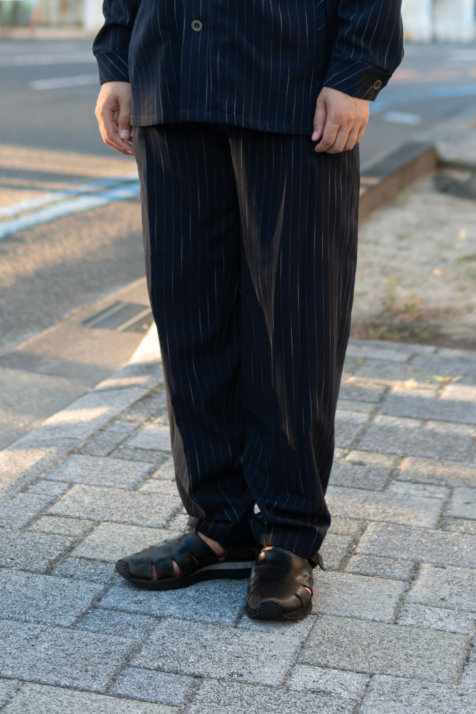 Worsted striped 4 tuck trousers / nvy