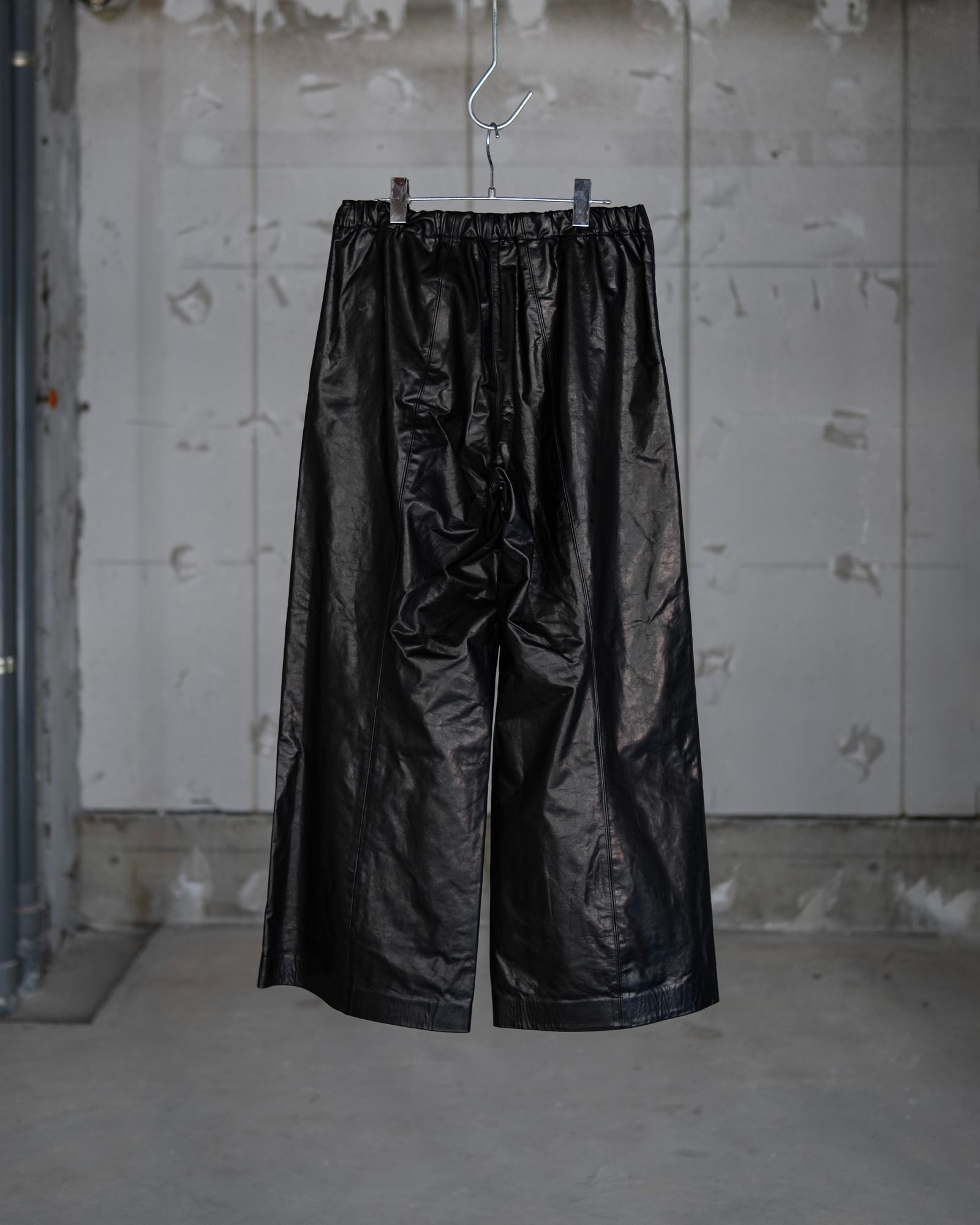 "COM" OILED LEATHER / BLACK