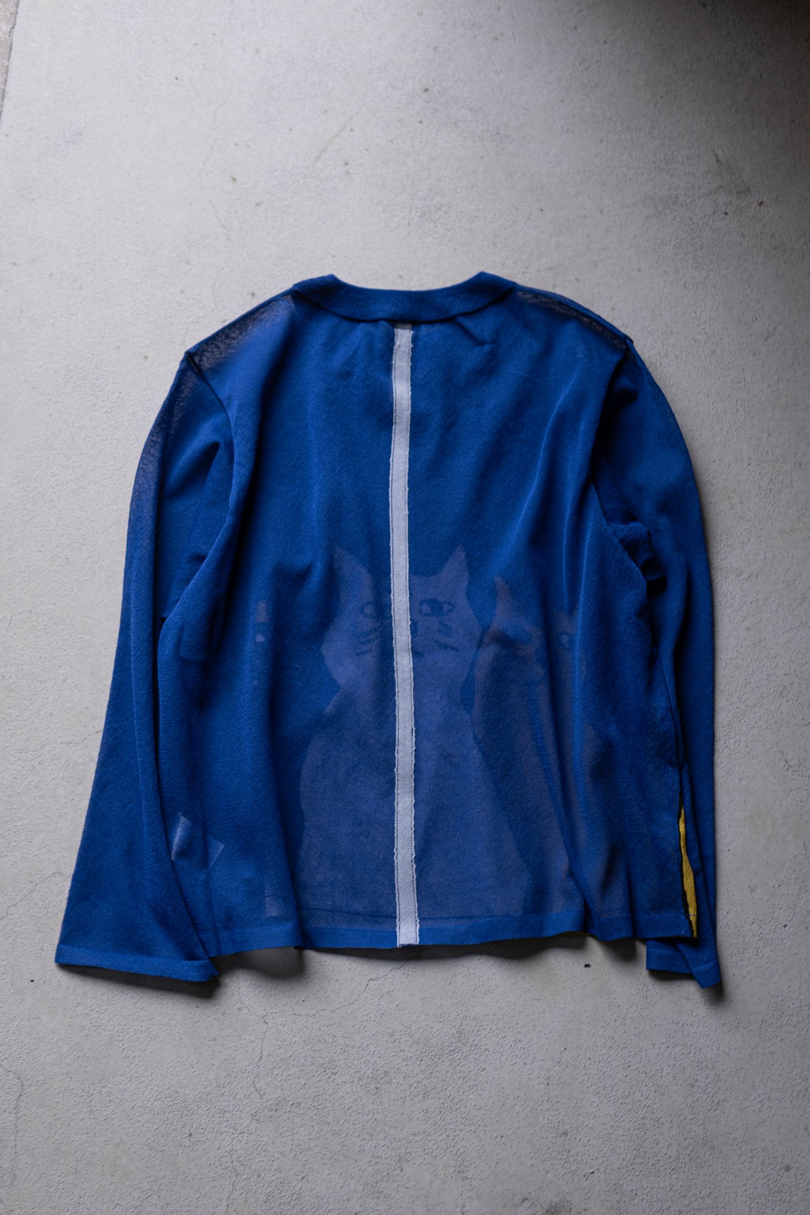AN INITIAL JUMPER / BREATHTAKING BLUE