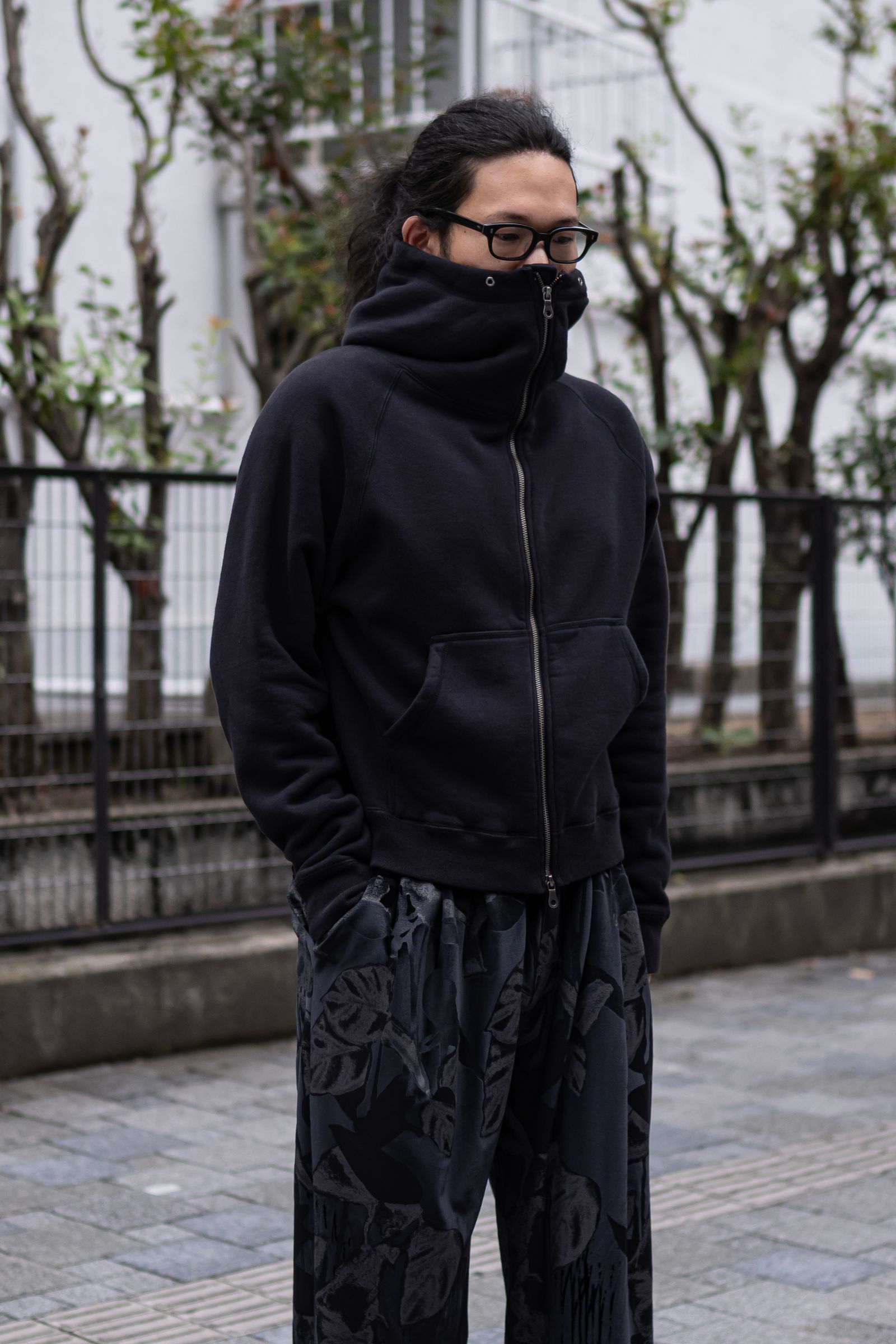 CROPPED BRUSHED HOODIE / BLACK