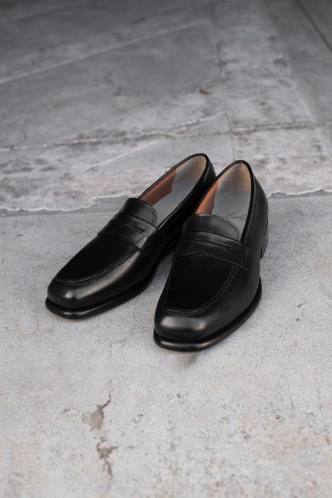 The second pair of loafers / Black