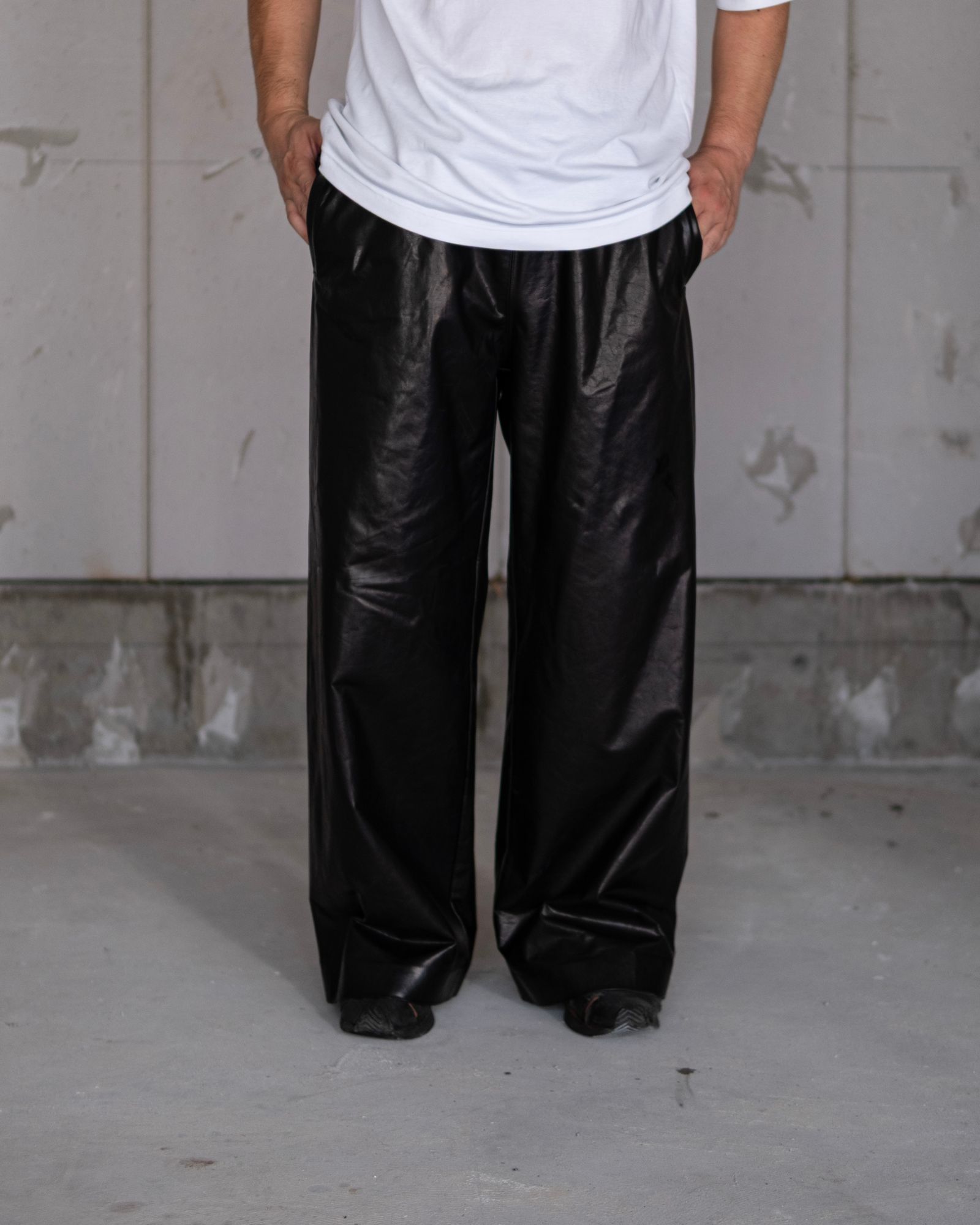 "COM" OILED LEATHER / BLACK