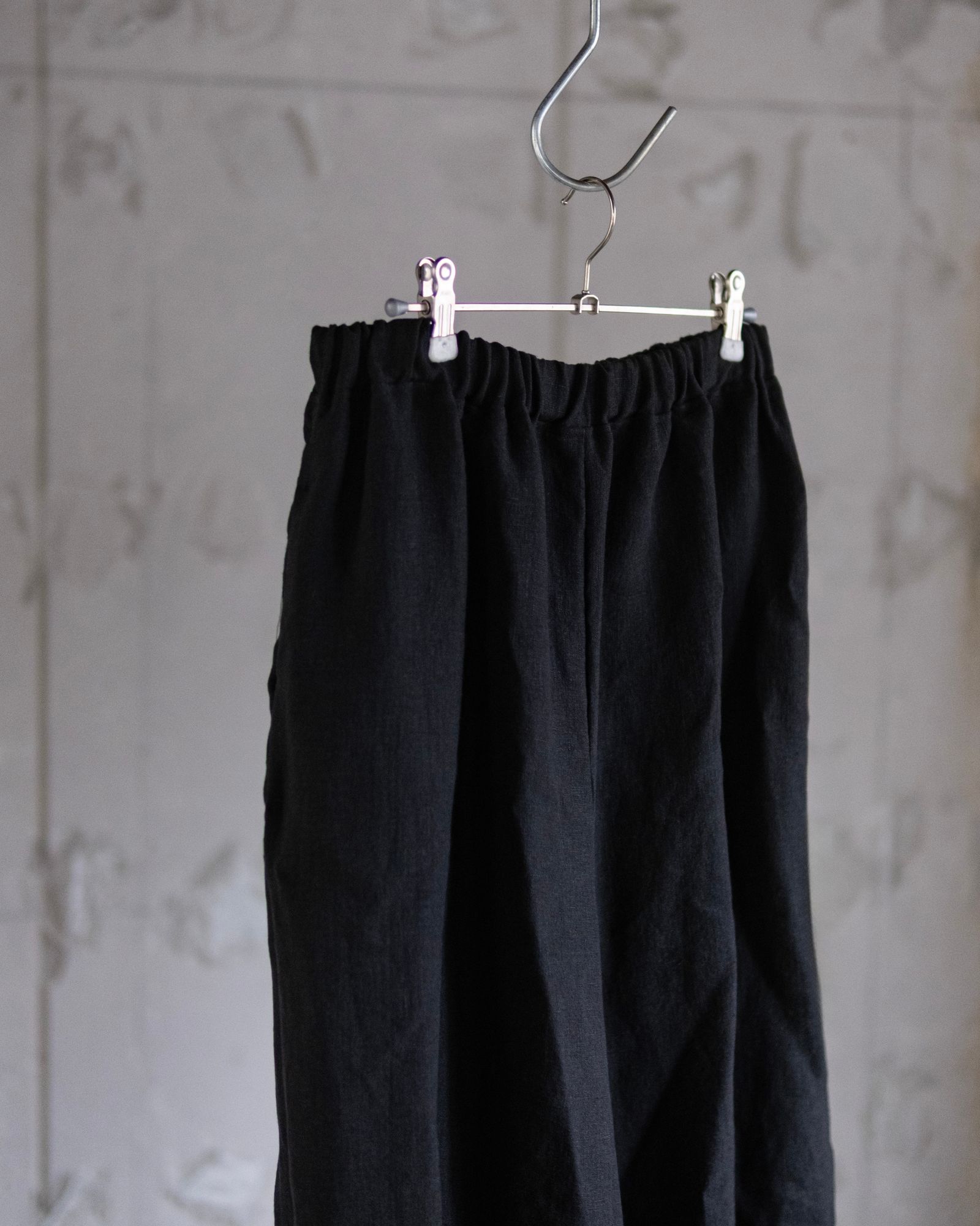 Linen Tucked Hem Wide Easy Pants / Black