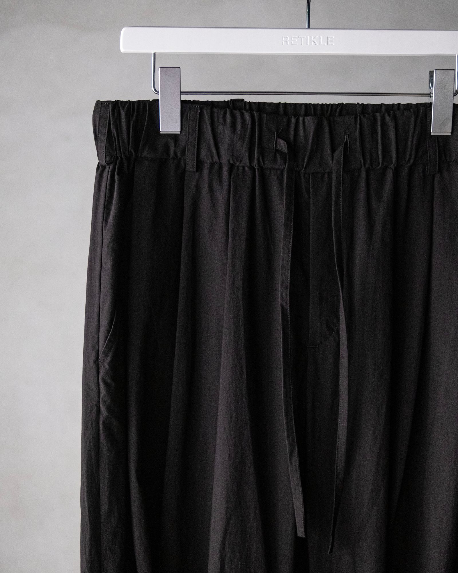 Soft Cotton Knee Tuck Pants / Black