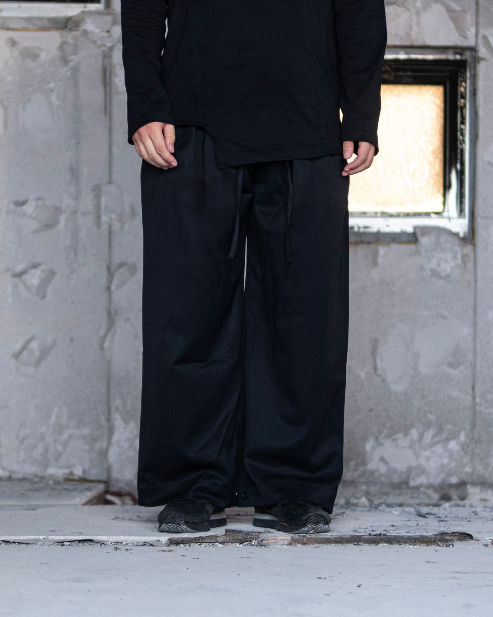 3-Tuck Wide Slacks / Black