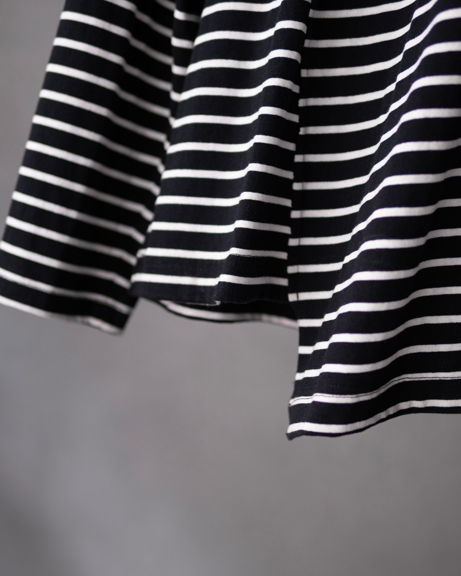 Docking Long T-Shirt / Black border