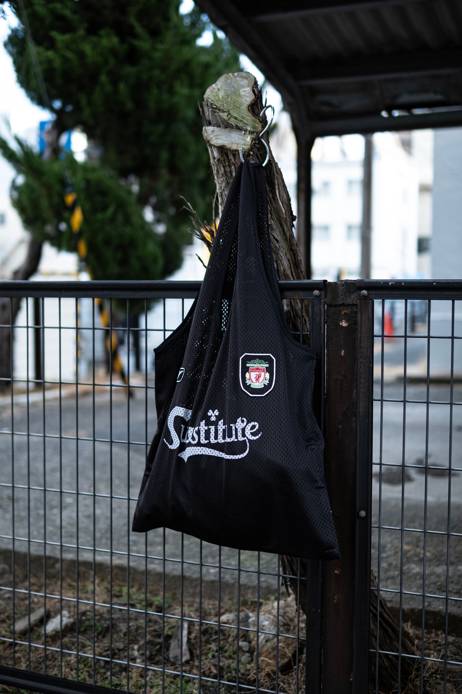 "SUBSTITUTE" BIB TOTE / BLACK