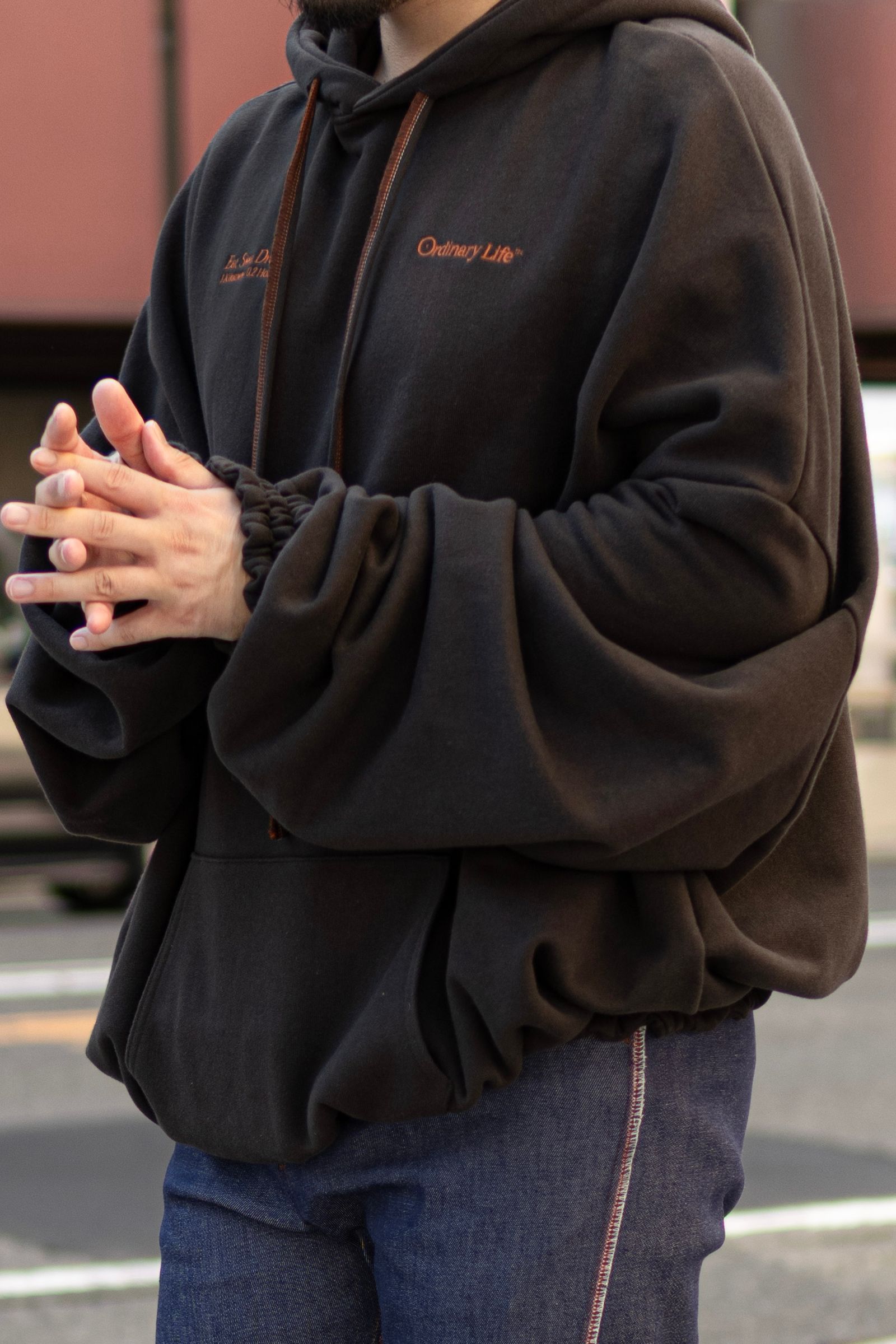 SHINYAKOZUKA - ORDINARY GIANT HOODIE / OFF BLACK | Retikle Online