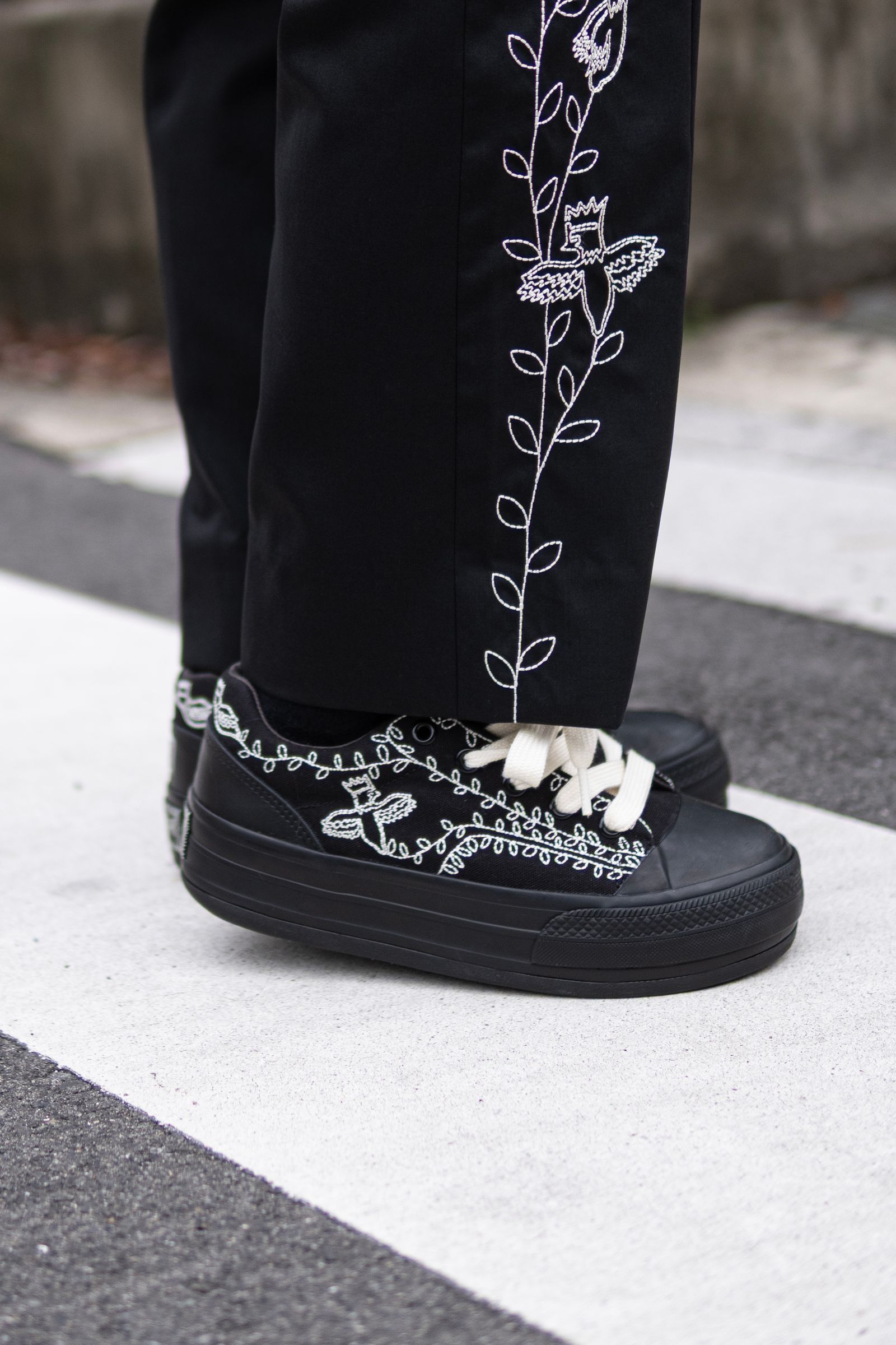 蒼空の金の鋲 SHINYAKOZUKA - PICTURESQUE ANTIQUE SNEAKER WITH CONVERSE
