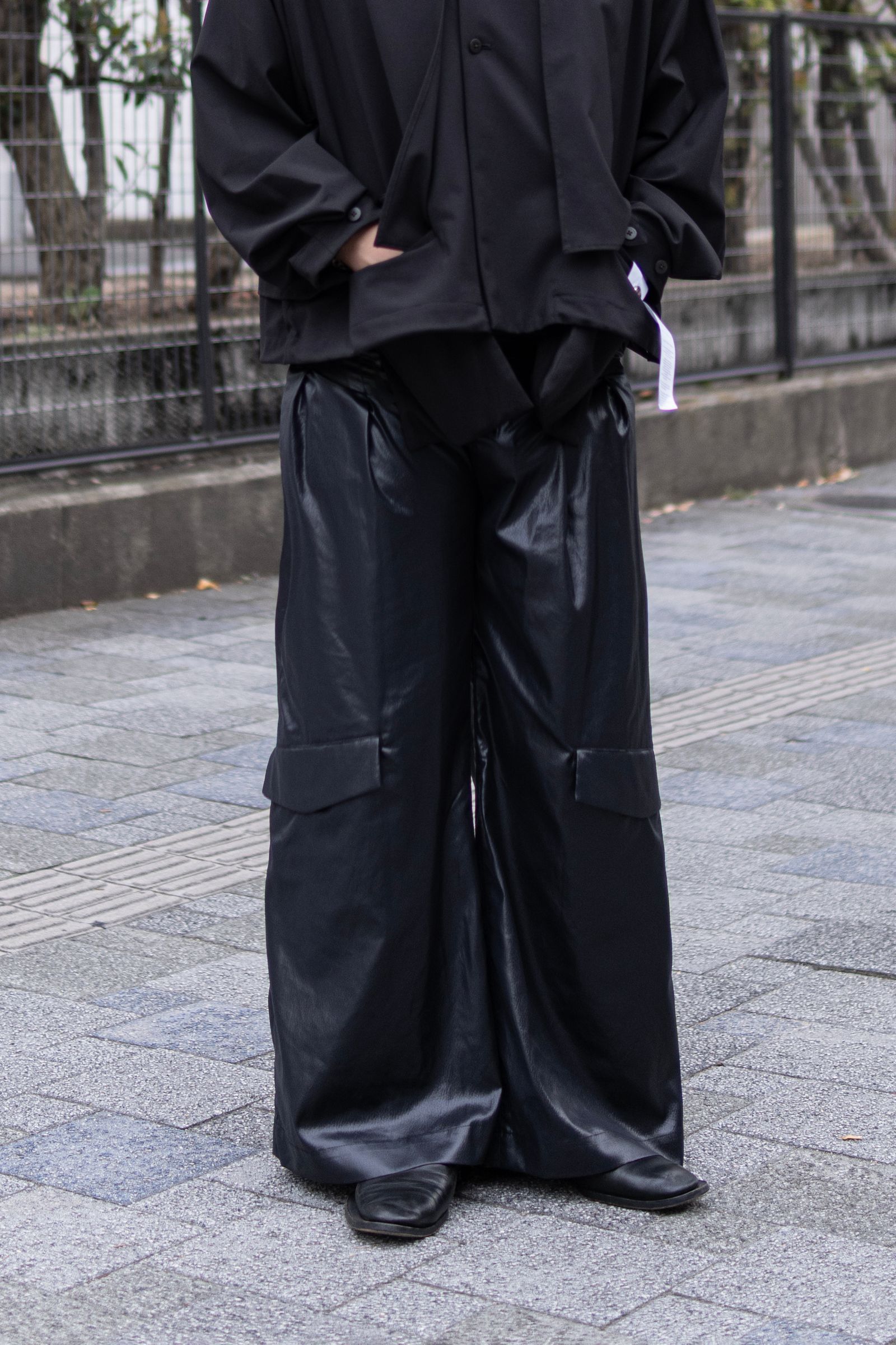"FAKE-FAKE LEATHER" Baggy trousers / BLACK
