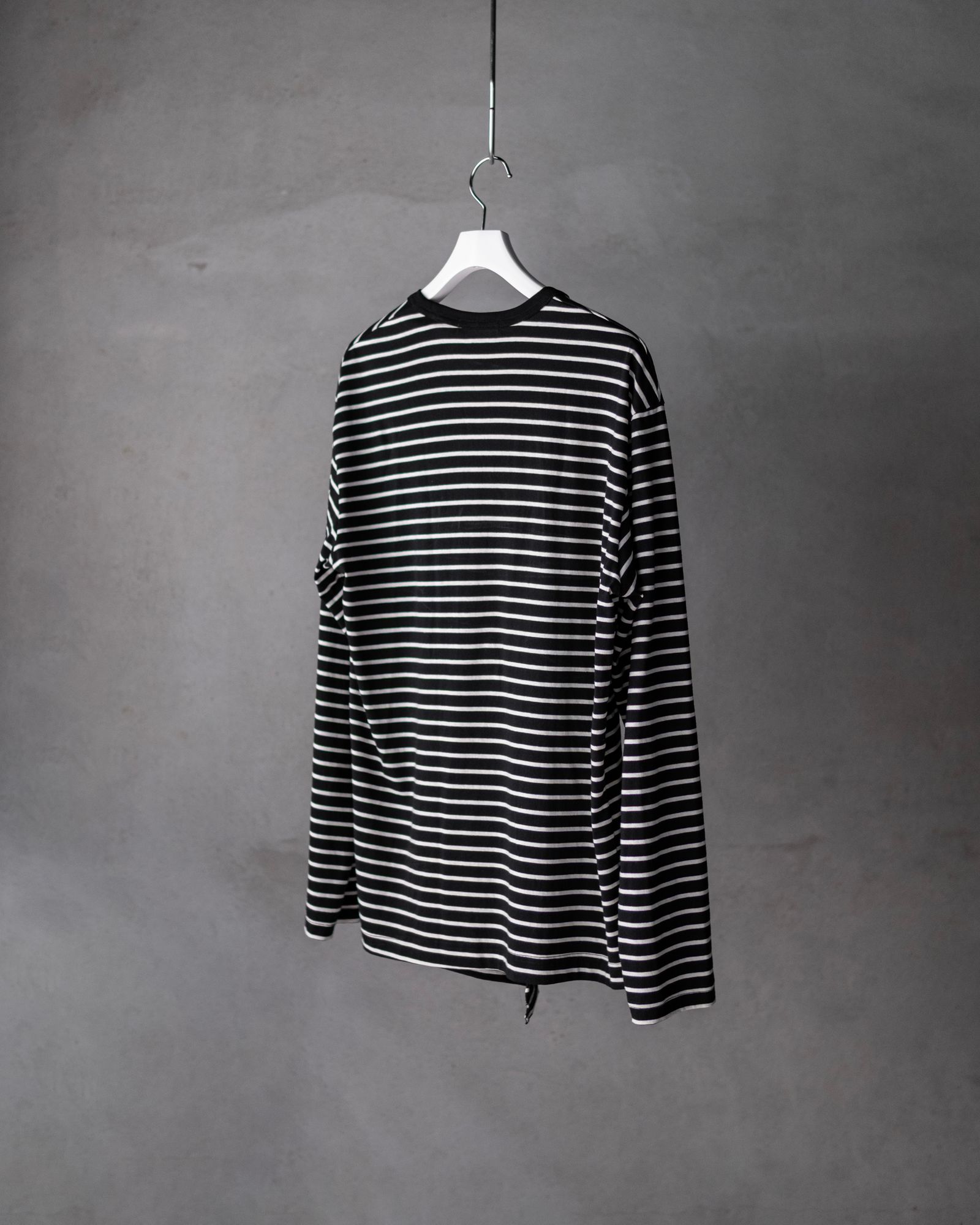 Docking Long T-Shirt / Black border