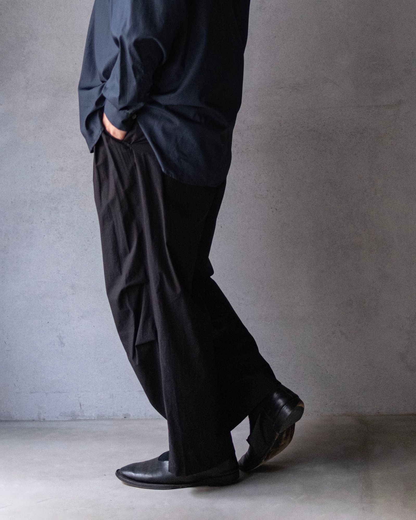 Soft Cotton Knee Tuck Pants / Black