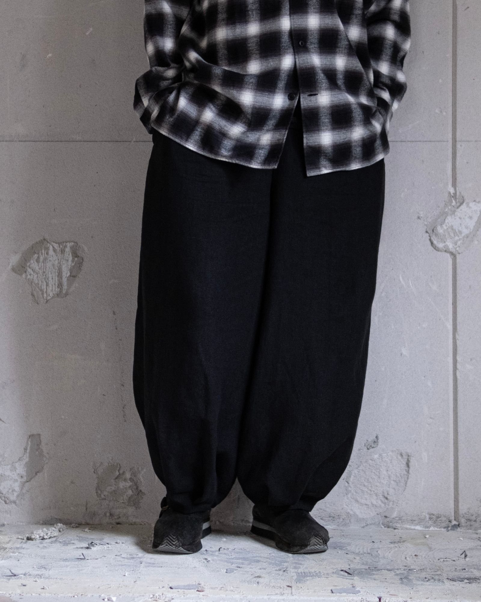 Linen Tucked Hem Wide Easy Pants / Black