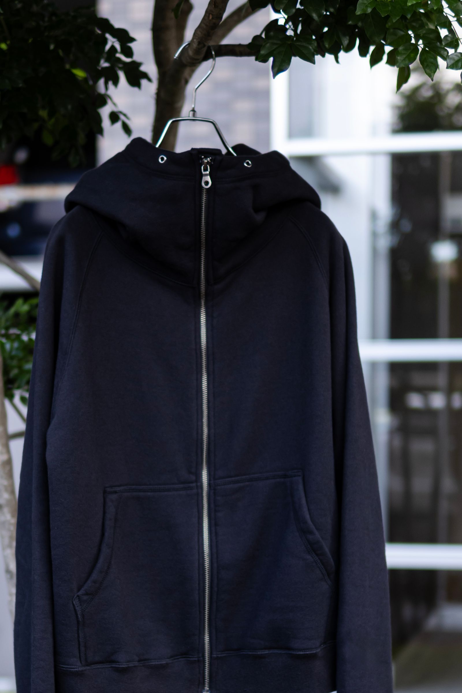 CROPPED BRUSHED HOODIE / BLACK