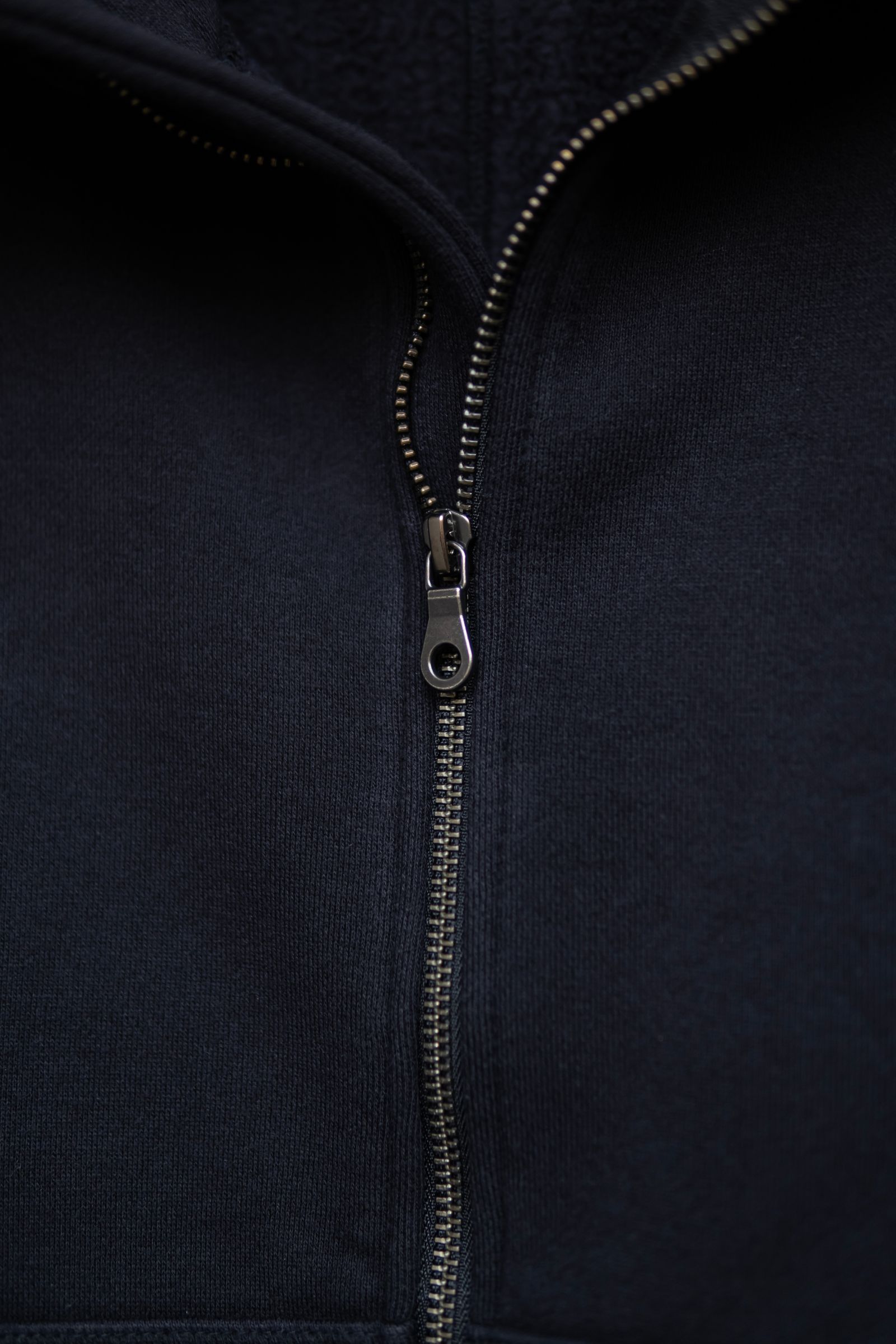 CROPPED BRUSHED HOODIE / BLACK