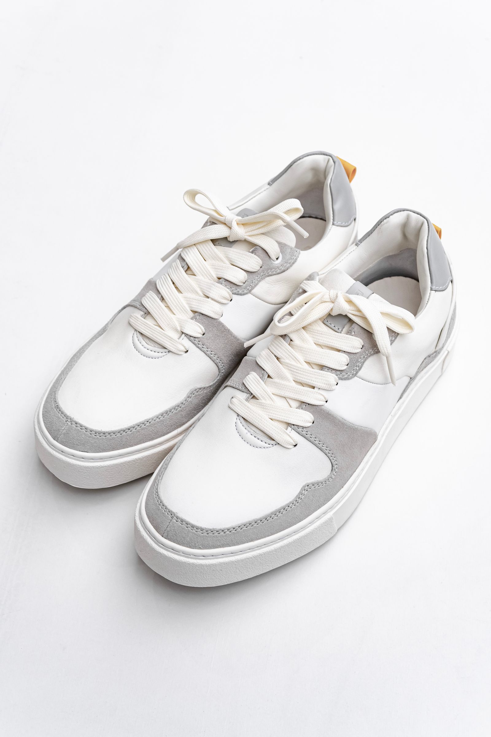 EARLE - Basskate Sneakers / White | Retikle Online Store