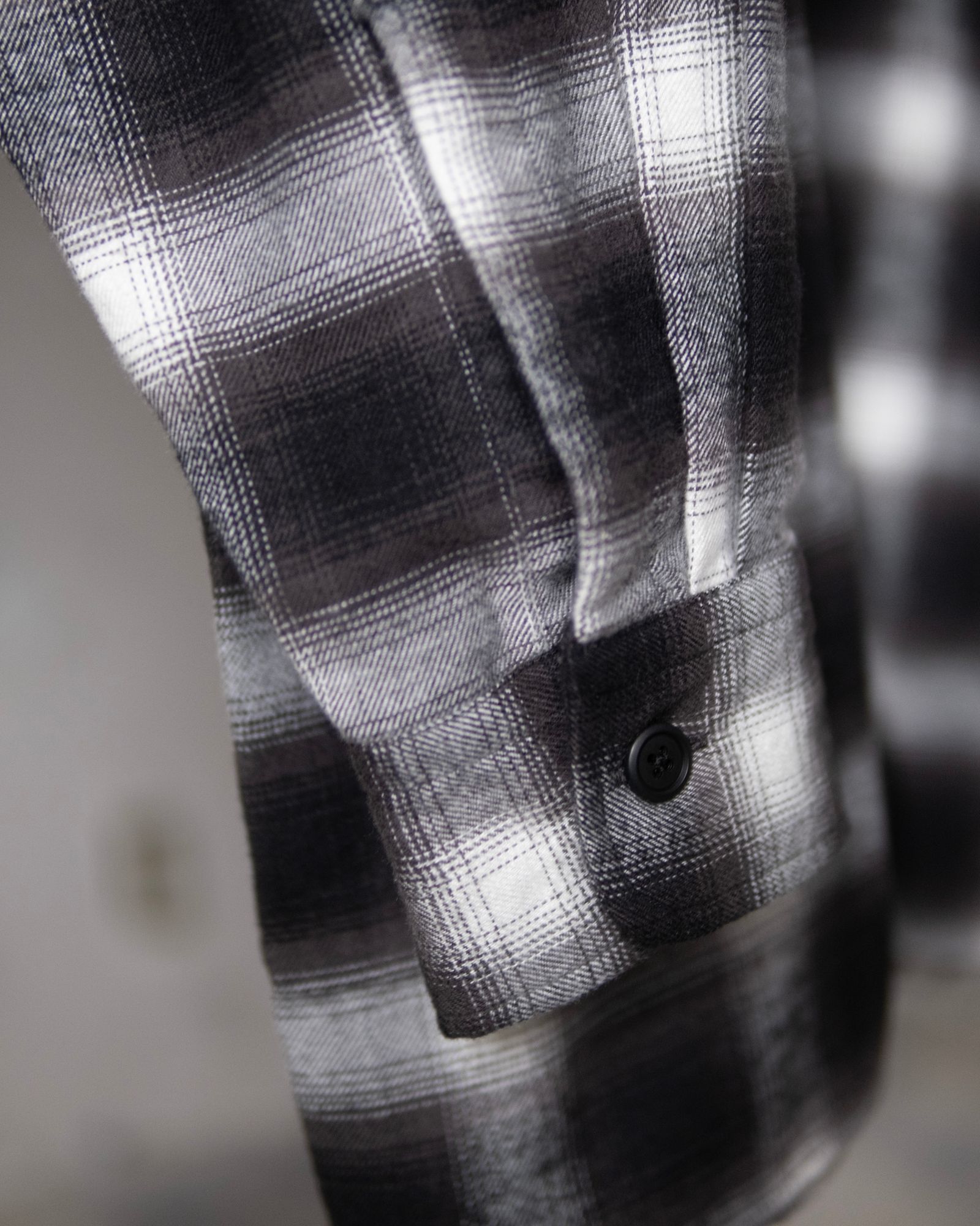 Open Collar SH / Black×White Ombre