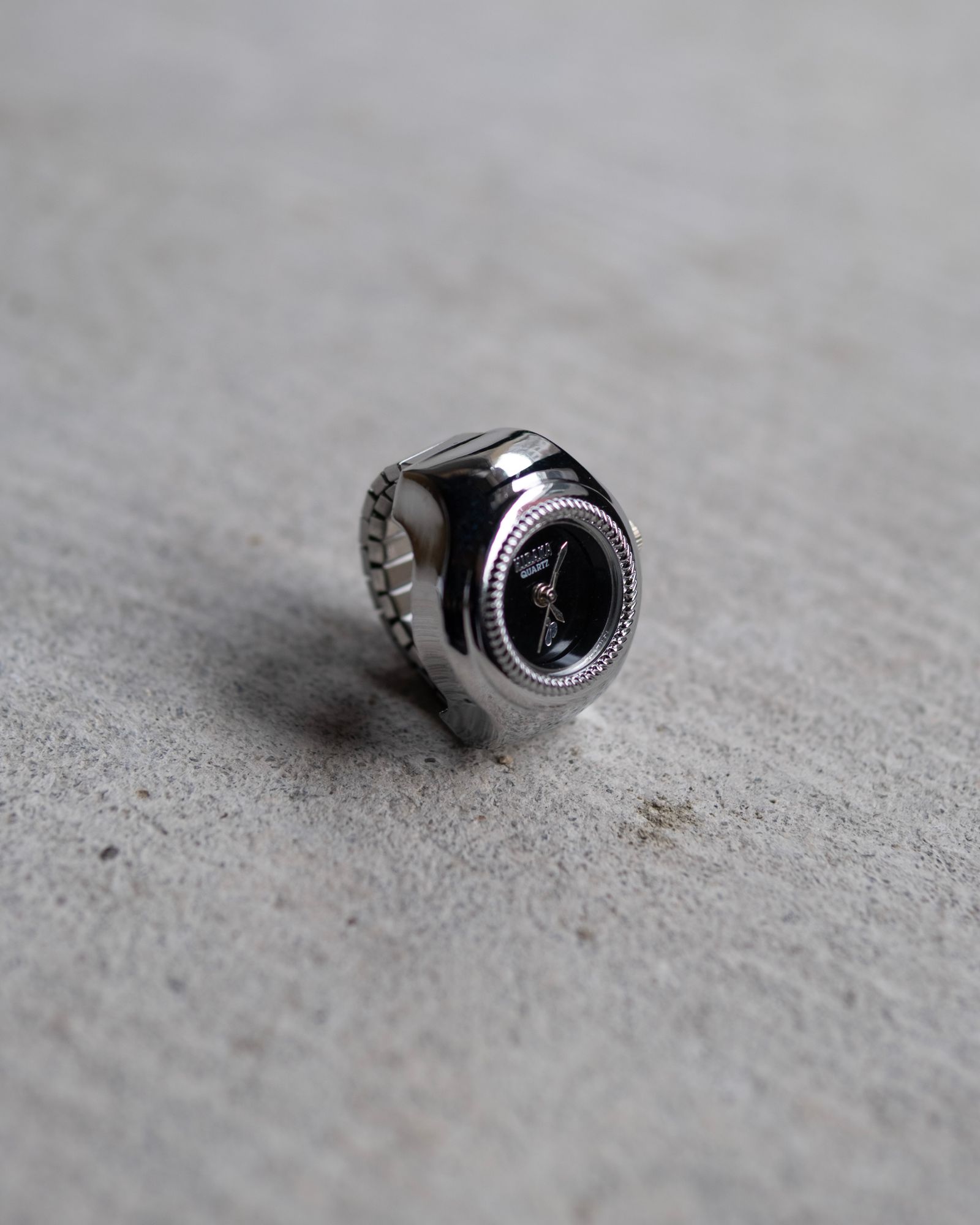 Ghost Ring Watch / Silver/Black