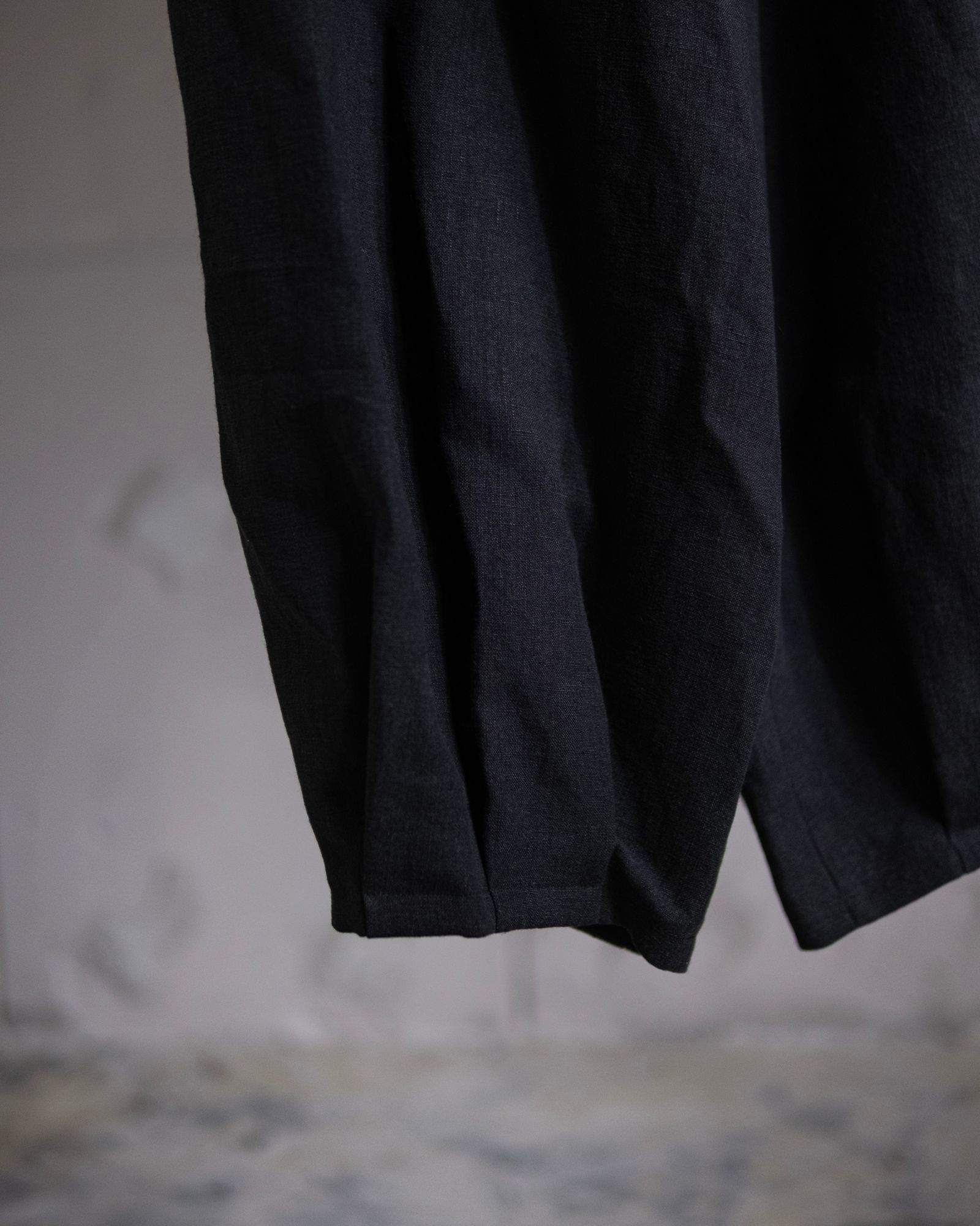 Linen Tucked Hem Wide Easy Pants / Black
