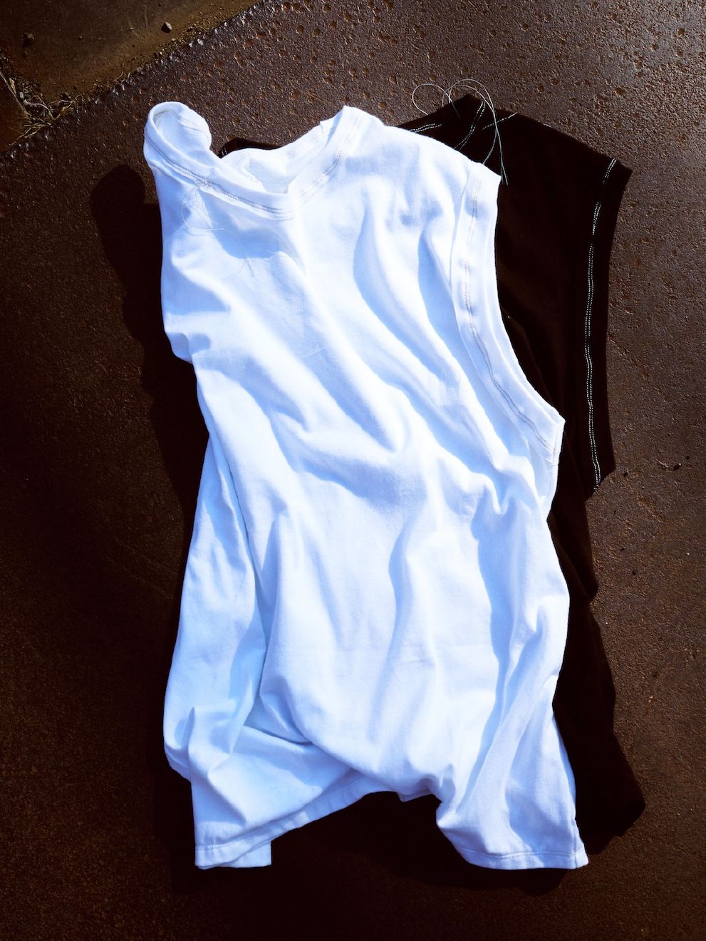 “TUGIHAGI” Neck Sleeveless / White