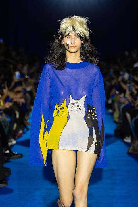 AN INITIAL JUMPER / BREATHTAKING BLUE