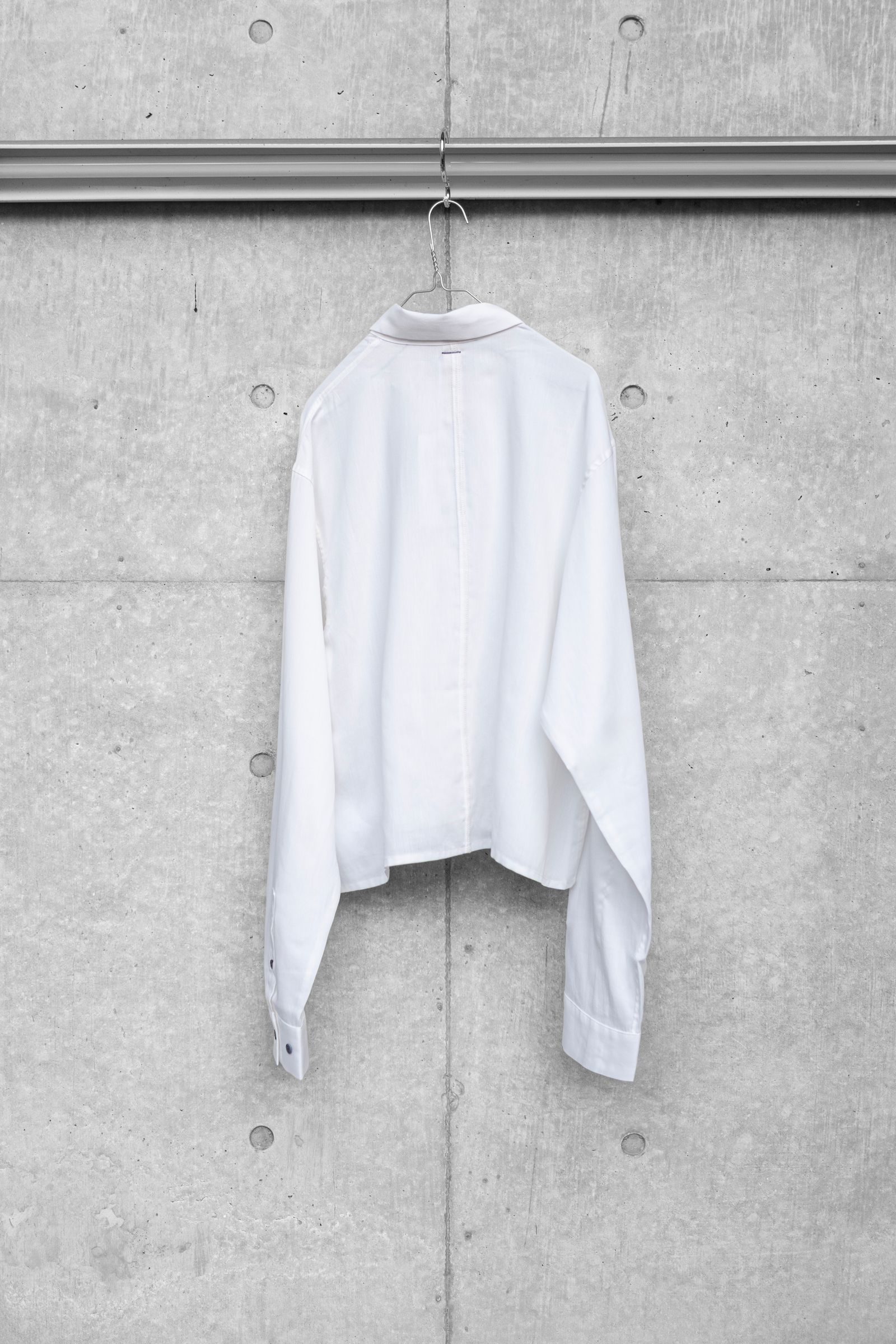 SHORT TORSO SHIRT / SNOW