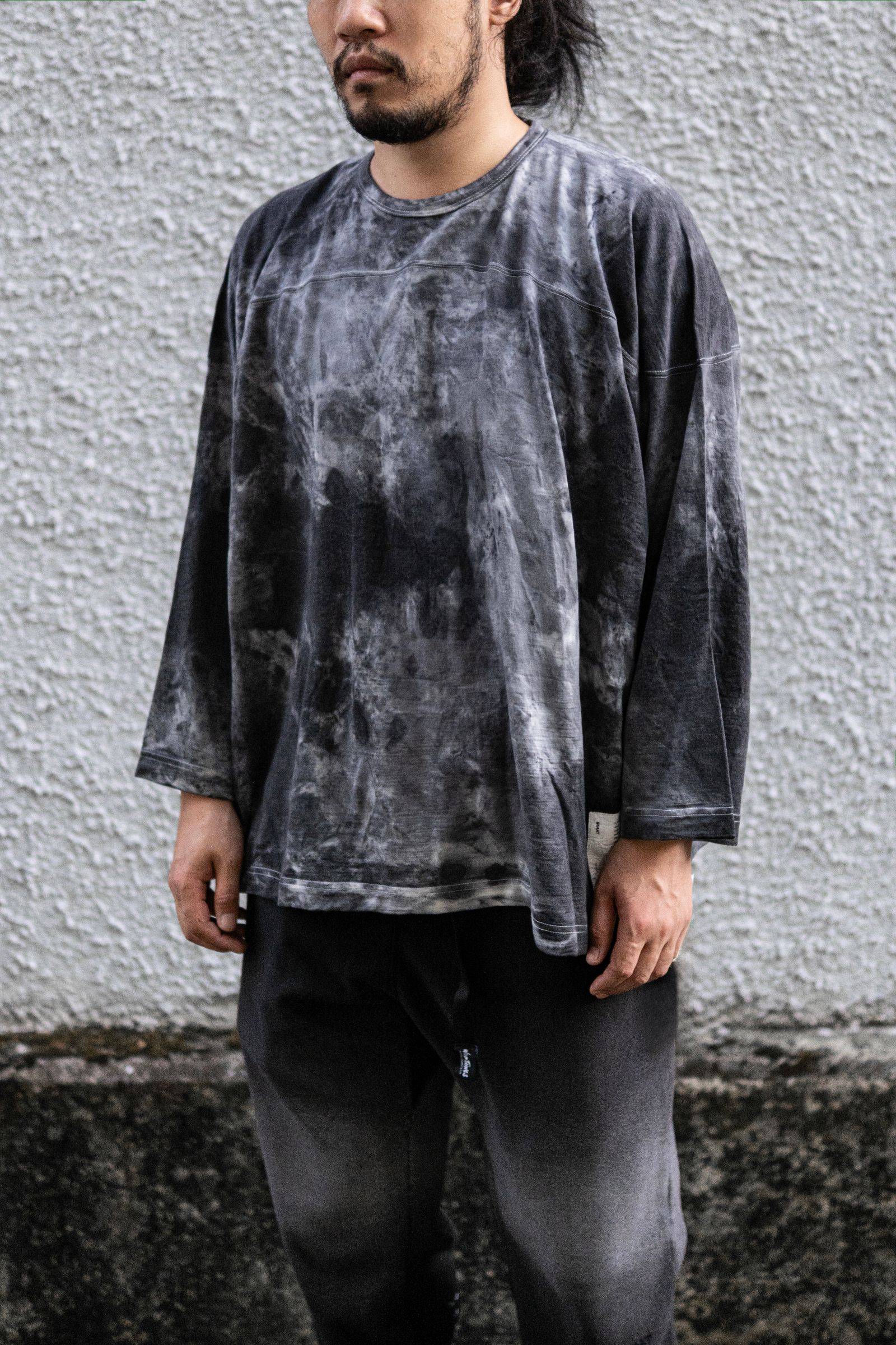 【INNAT×KANEMASA PHIL.】WOOL TIE-DYE FOOTBALL TEE / Black