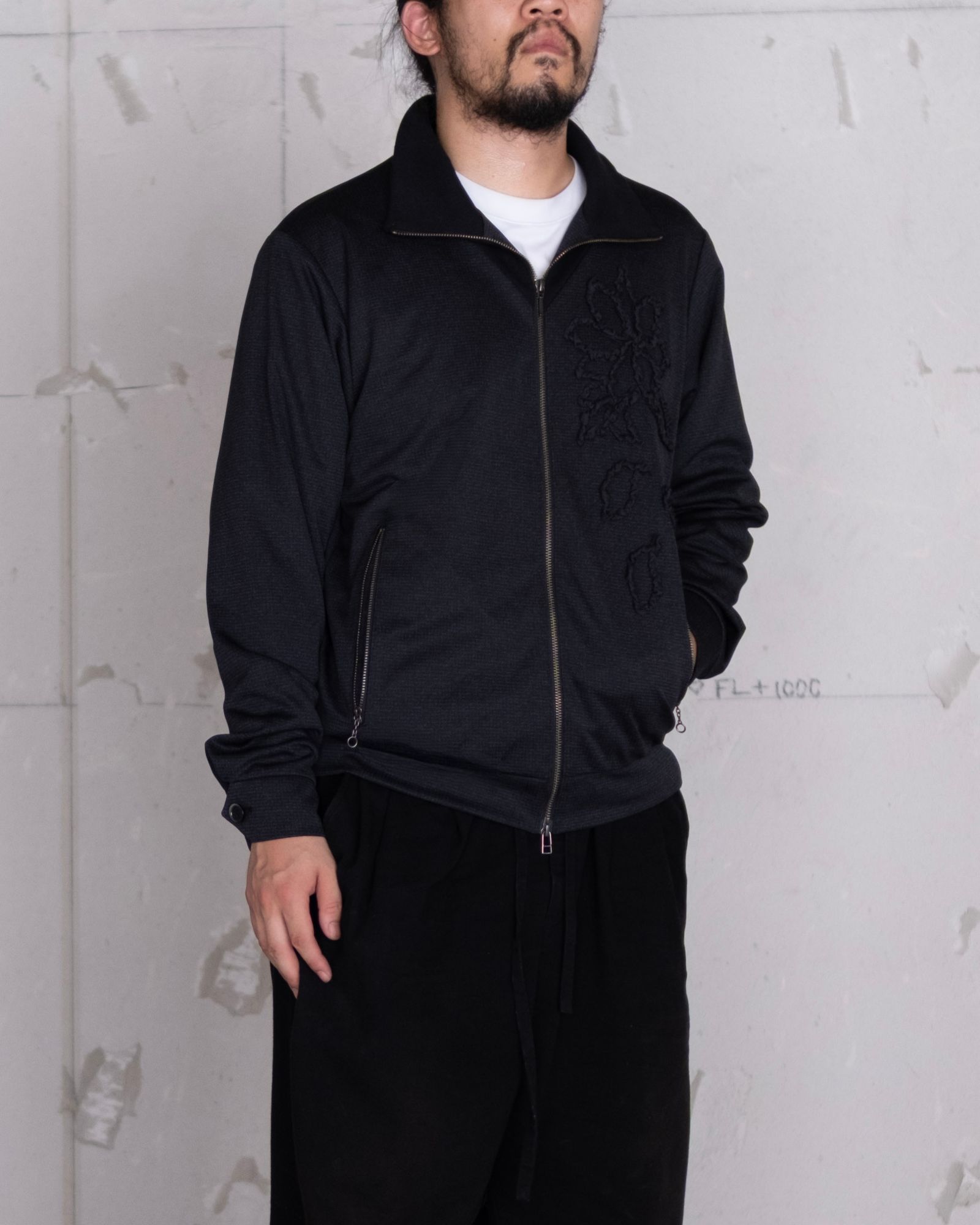 Tape embroidery track JKT / gry