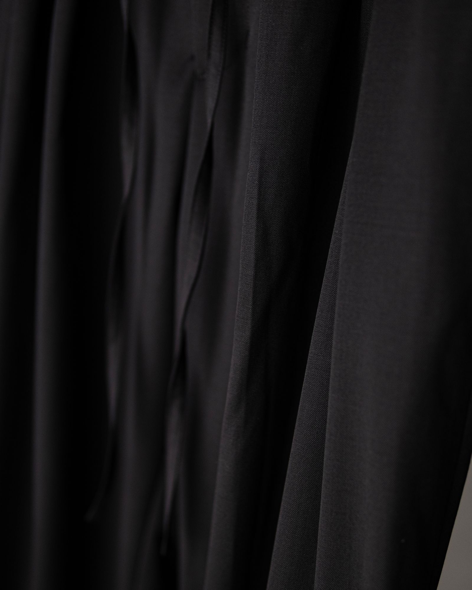 3-Tuck Wide Slacks / Black