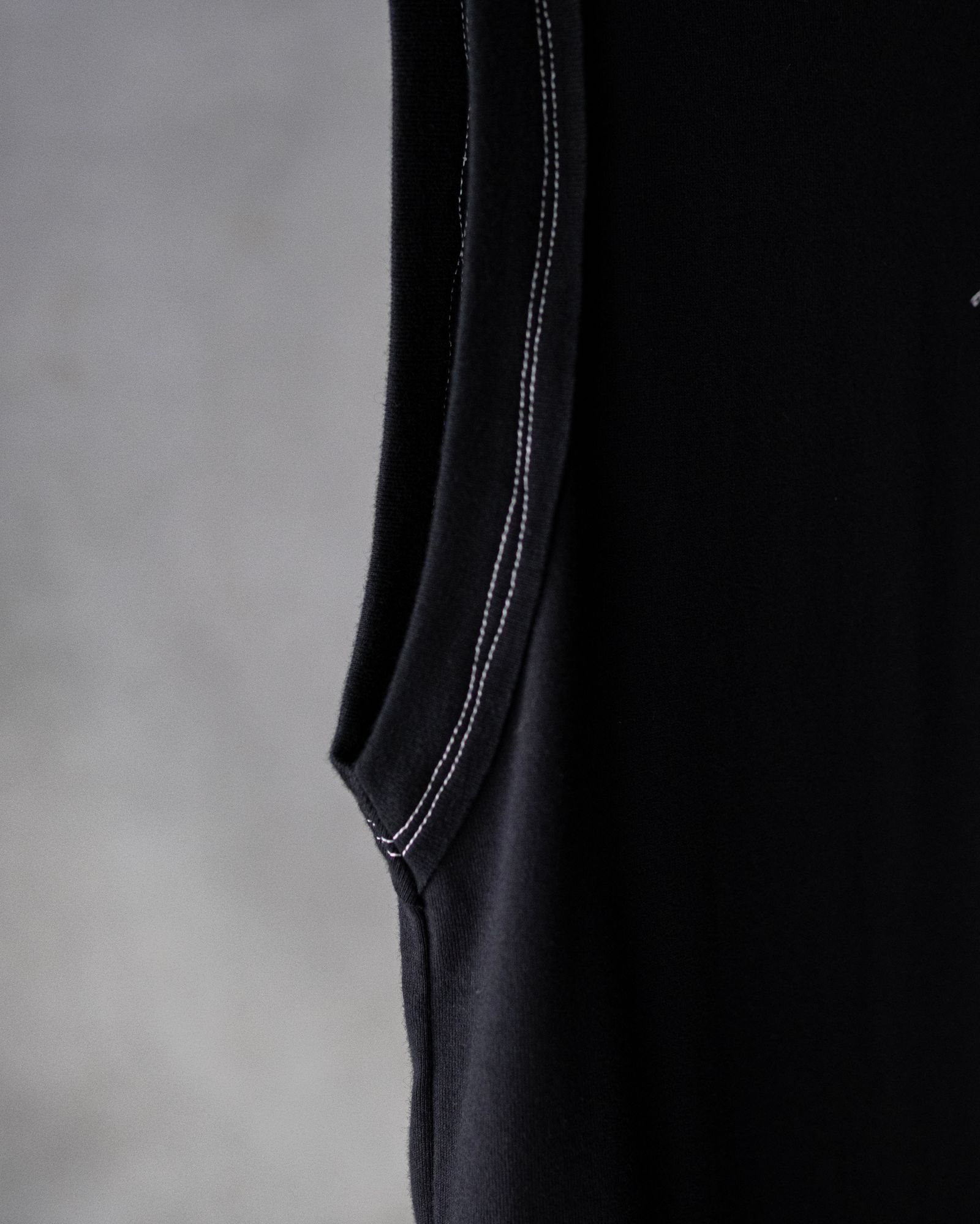 “TUGIHAGI” Neck Sleeveless / Black